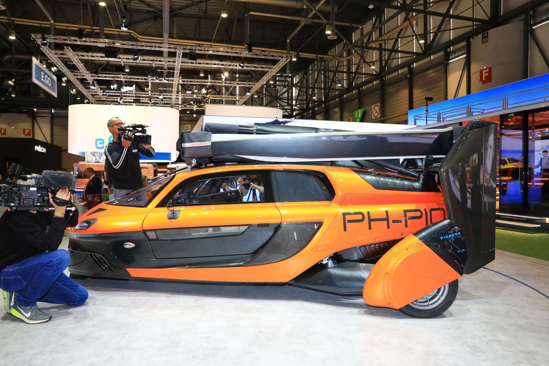 PAL-V Liberty Pioneer Edition 9 PAL-V Liberty Pioneer Edition Flying Car Will Set You Back $599,000