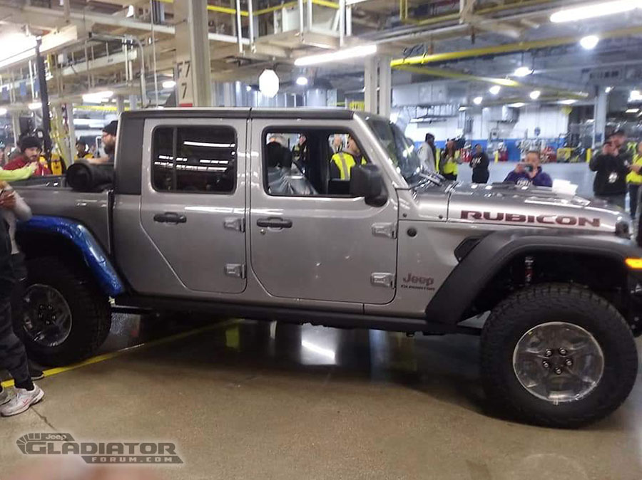 Jeep-Gladiator-Production-1 Jeep Gladiator Rolls Off The Production Line At FCA’s Toledo Plant