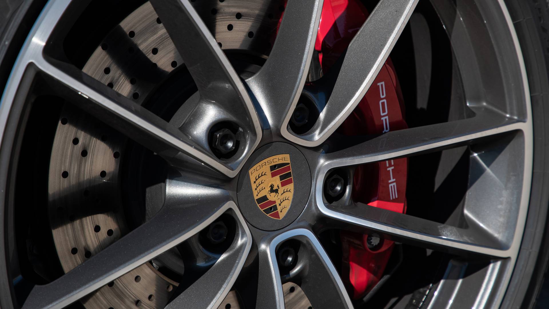 2020 Porsche 911 Cabriolet 24 2020 Porsche 911 Cabriolet’s Soft Top Brings Coupe-Like Looks And Comfort