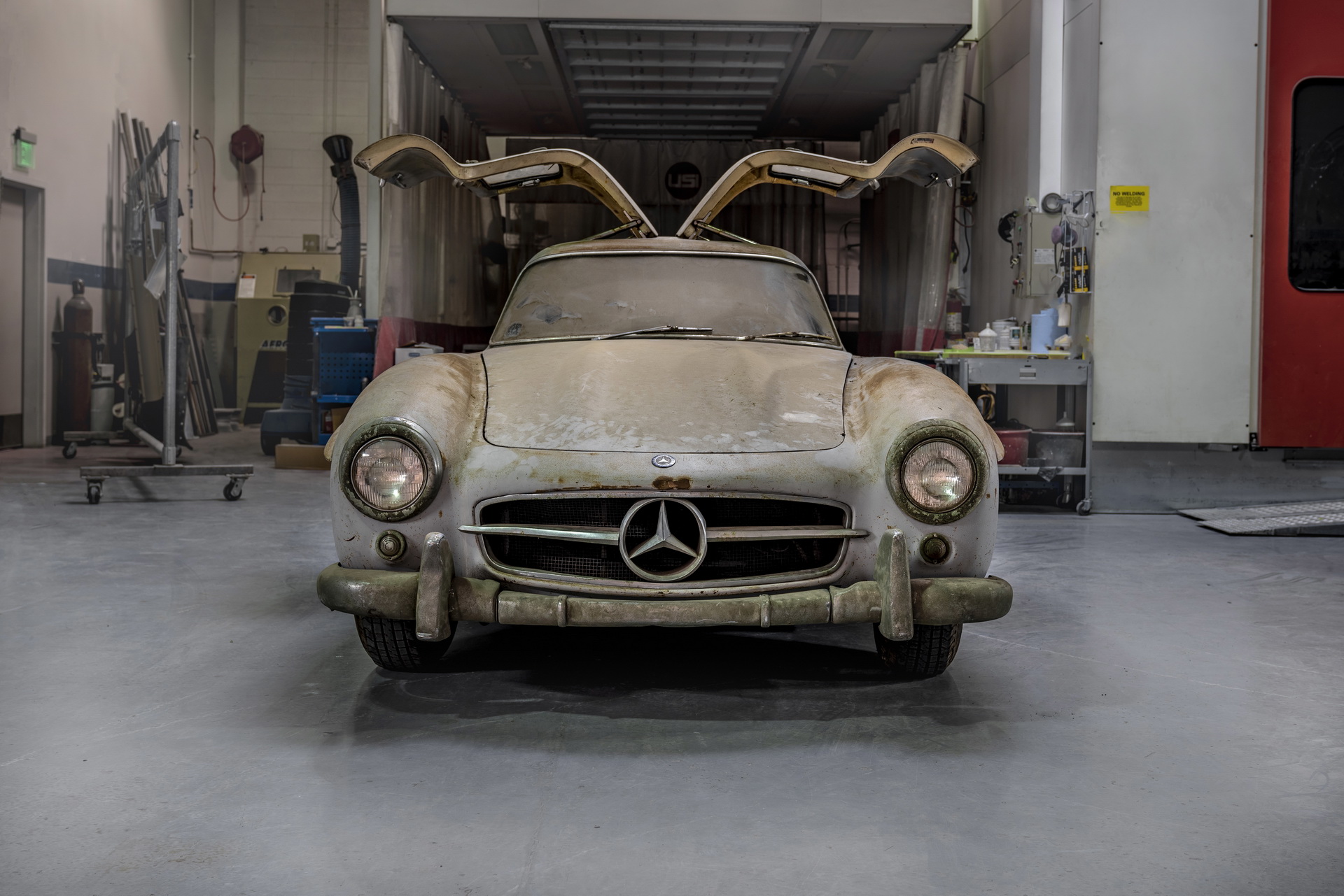 Mercedes-300SL-Gullwing-BarnFind-02 Mercedes 300SL Gullwing “Barn Find” Waits To Be Painted For Over 50 Years