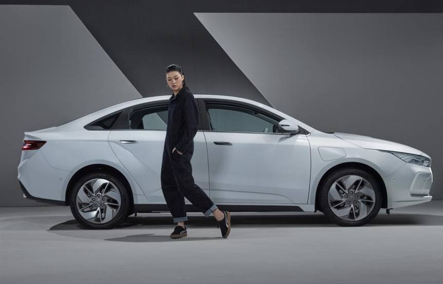 Geely GE11 global electric sedan 8 Geely GE11 Global EV Officially Previewed, Reveals High-Tech Interior