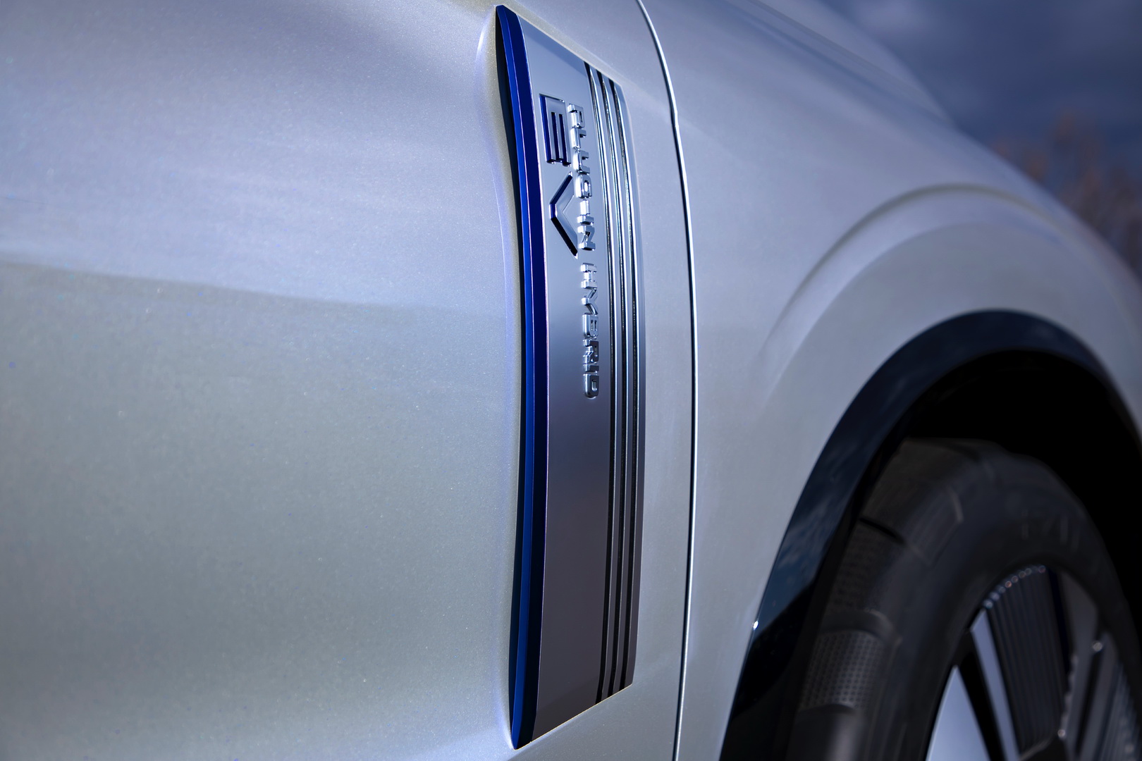 2019 mitsubishi engelberg concept 18 Mitsubishi Engelberg Concept Looks Like An Outlander From The Future (Live Pics)