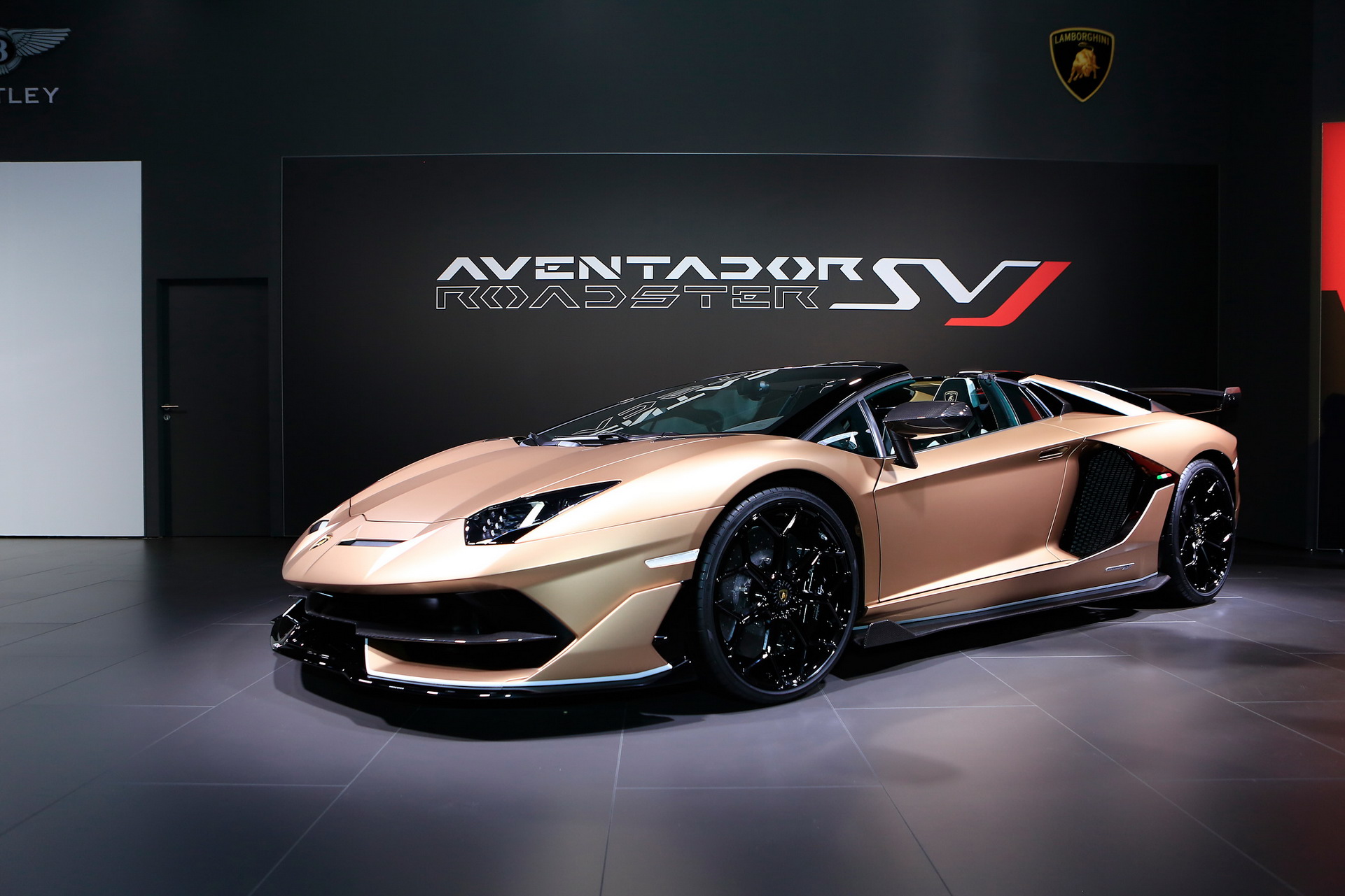 Lamborghini Aventador SVJ Roadster 9 Lamborghini Aventador SVJ Roadster Bows With 770 HP, 217+ MPH Top Speed