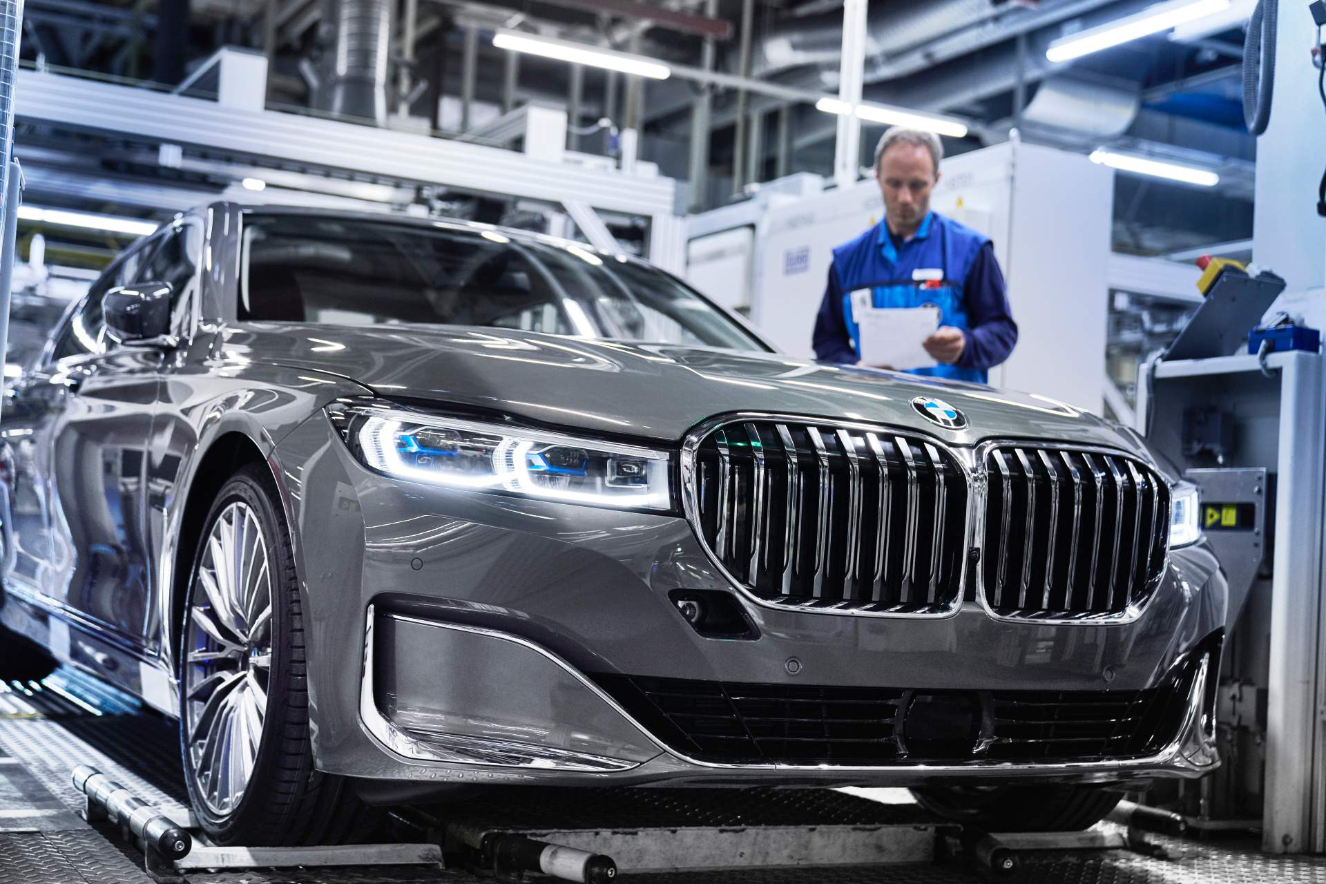 2020 BMW 7 Series production start at Dingolfing plant 9 2020 BMW 7 Series Starts Rolling Off Dingolfing Plant’s Assembly Line