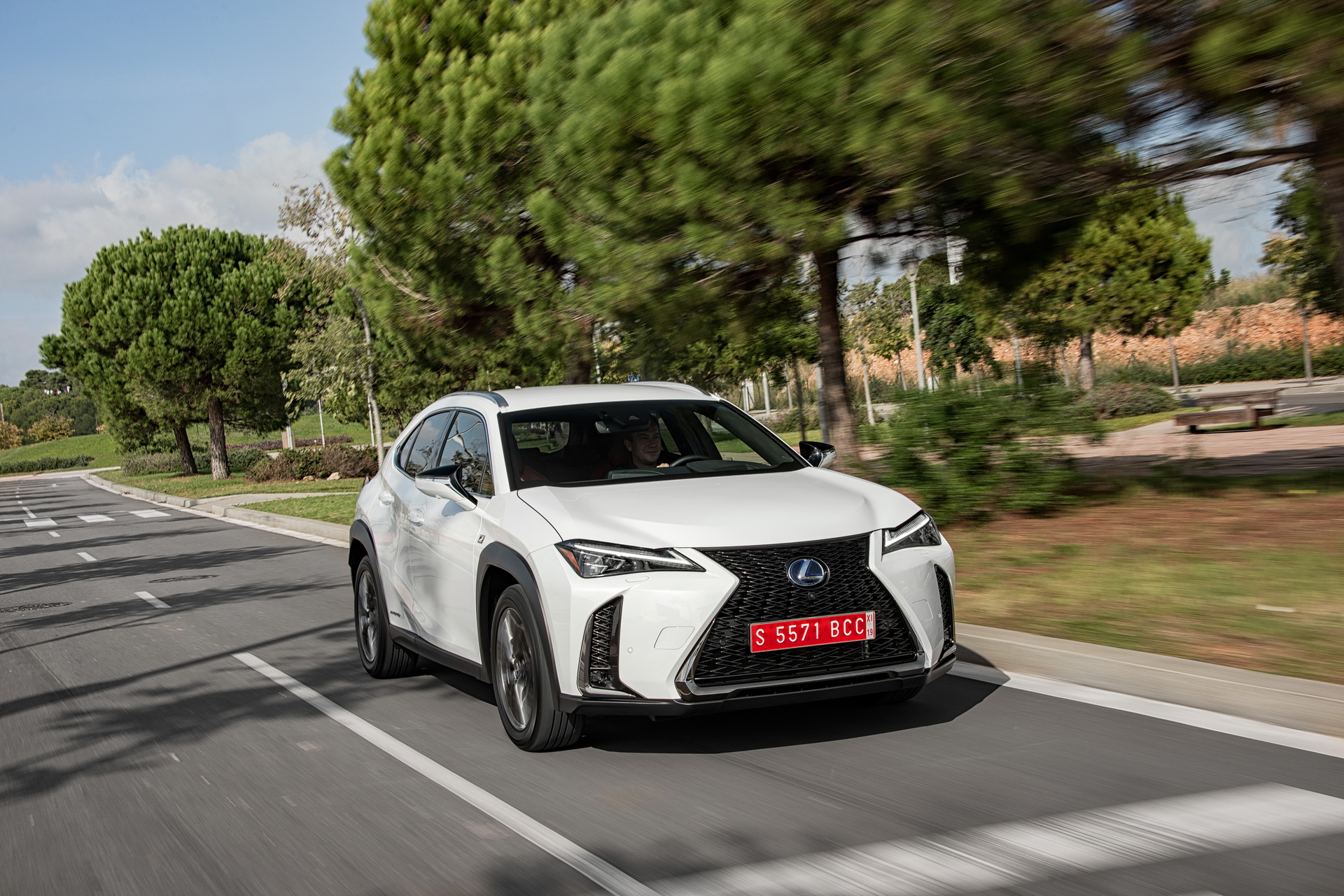 2019-lexus-ux-250h-06 Lexus Details Europe’s UX Subcompact SUV In Massive Gallery