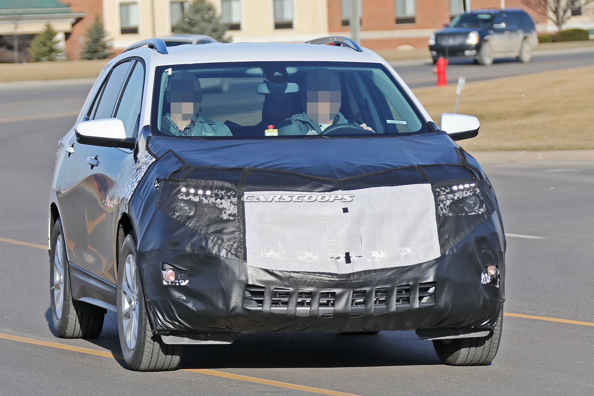 Chevrolet-Equinox-Spy-Shots-10 Facelifted Chevrolet Equinox To Have A Blazer-Inspired Front End