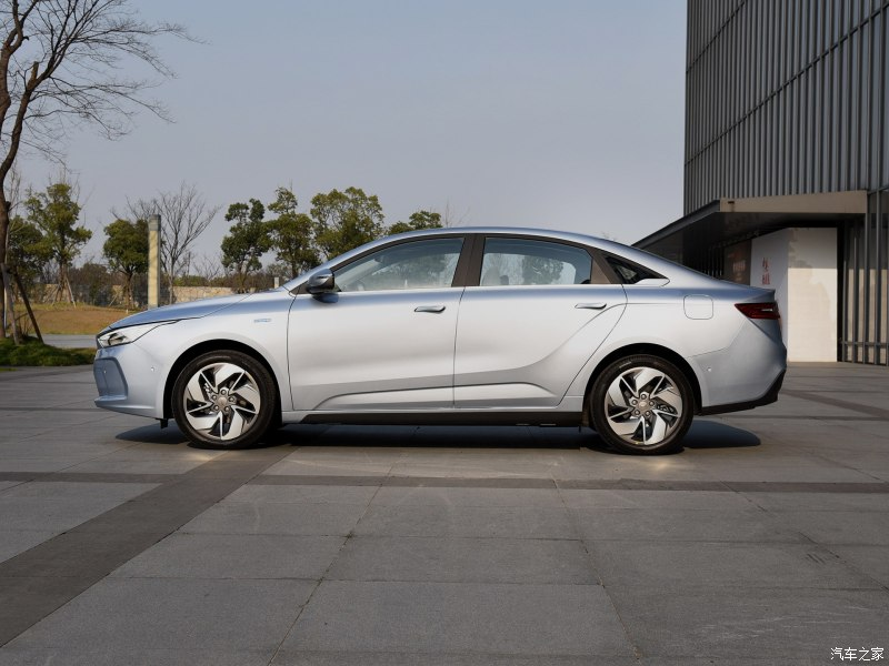 Geely-GE11-5 Geely GE11 Electric Sedan Could Help The Brand Expand In Foreign Markets