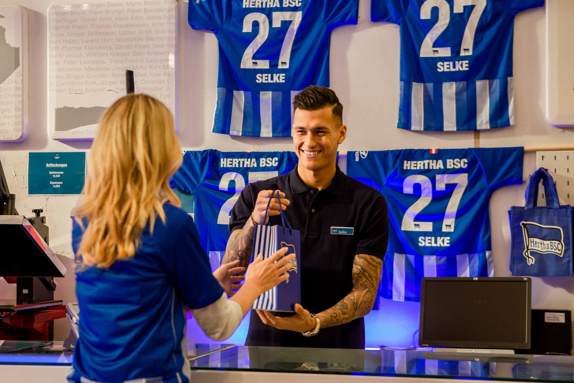 hyundai matchday in europe spot 19 Hyundai’s ‘Matchday In Europe’ Spot Starring Soccer Players, Fans And The Nexo