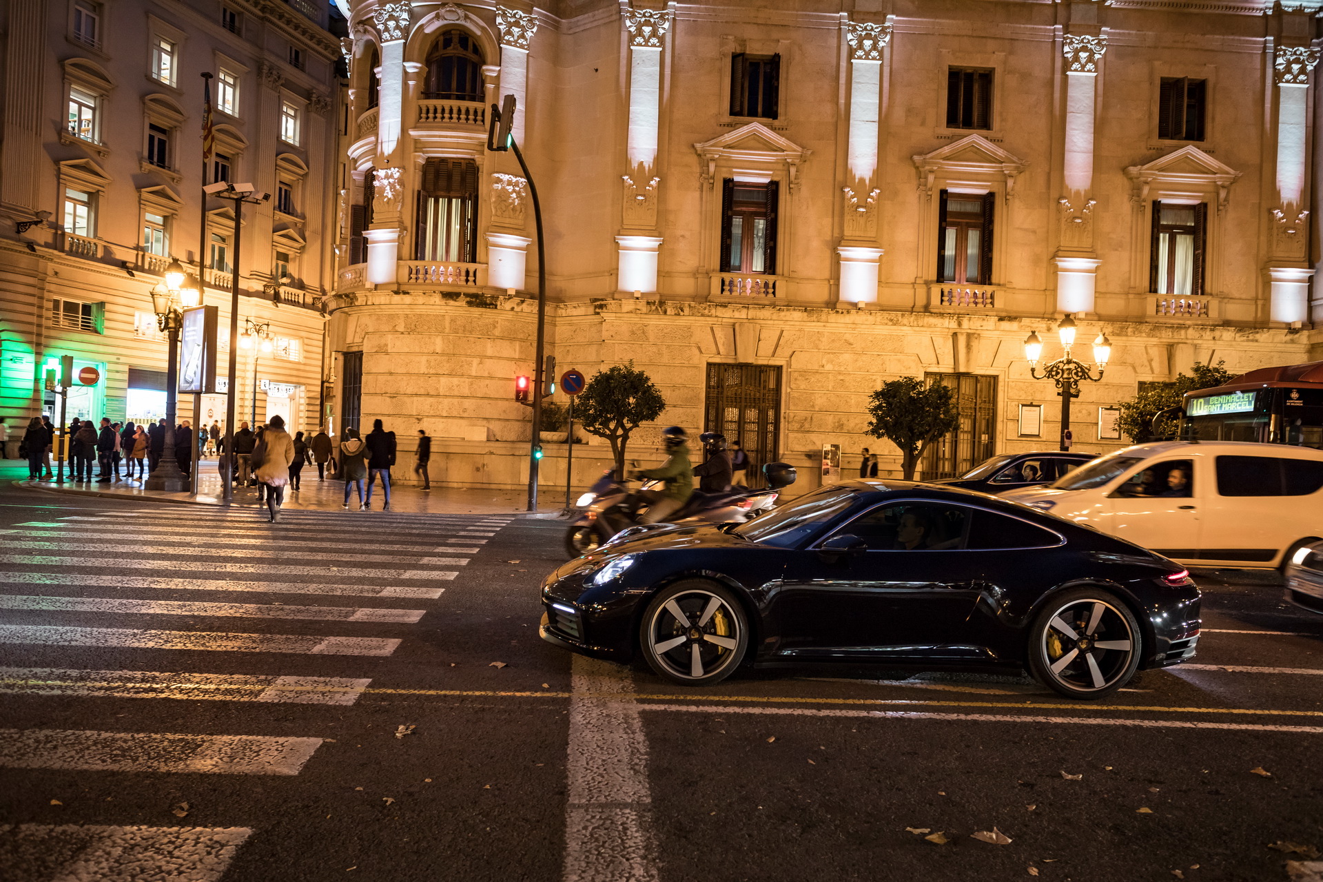 Porsche-911-Coupe-01 Porsche Moving Cayman Production To Another Factory To Meet Demand For New 911