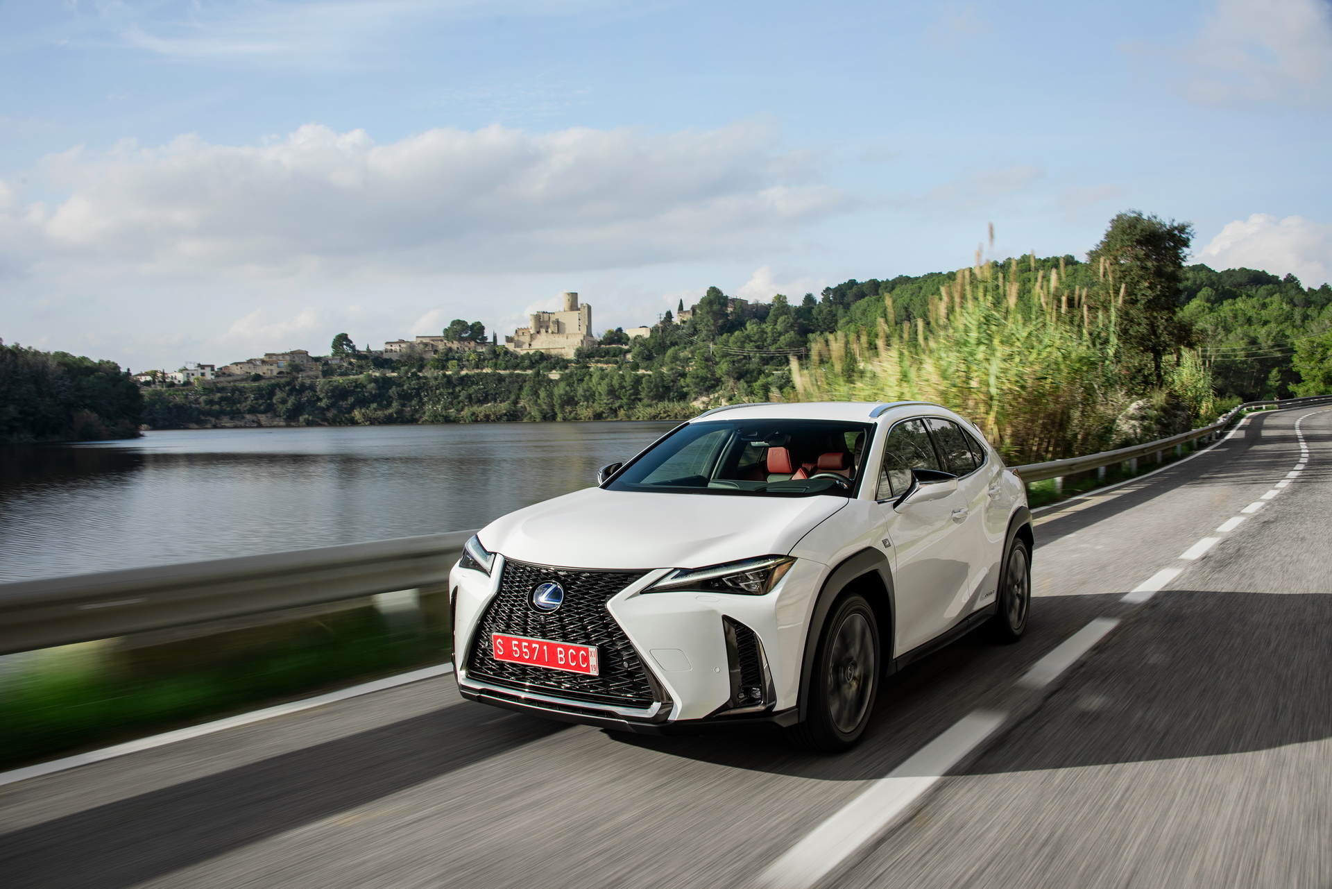 2019-lexus-ux-250h-24 Lexus Details Europe’s UX Subcompact SUV In Massive Gallery