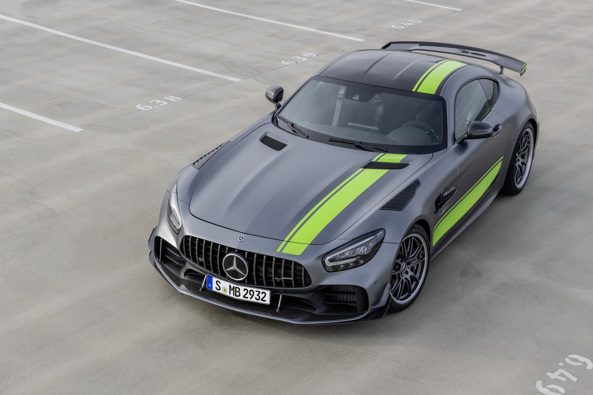 mercedes-amg gt r pro uk pricing 18 Track Focused Mercedes-AMG GT R Pro Gets £188,345 UK Price Tag