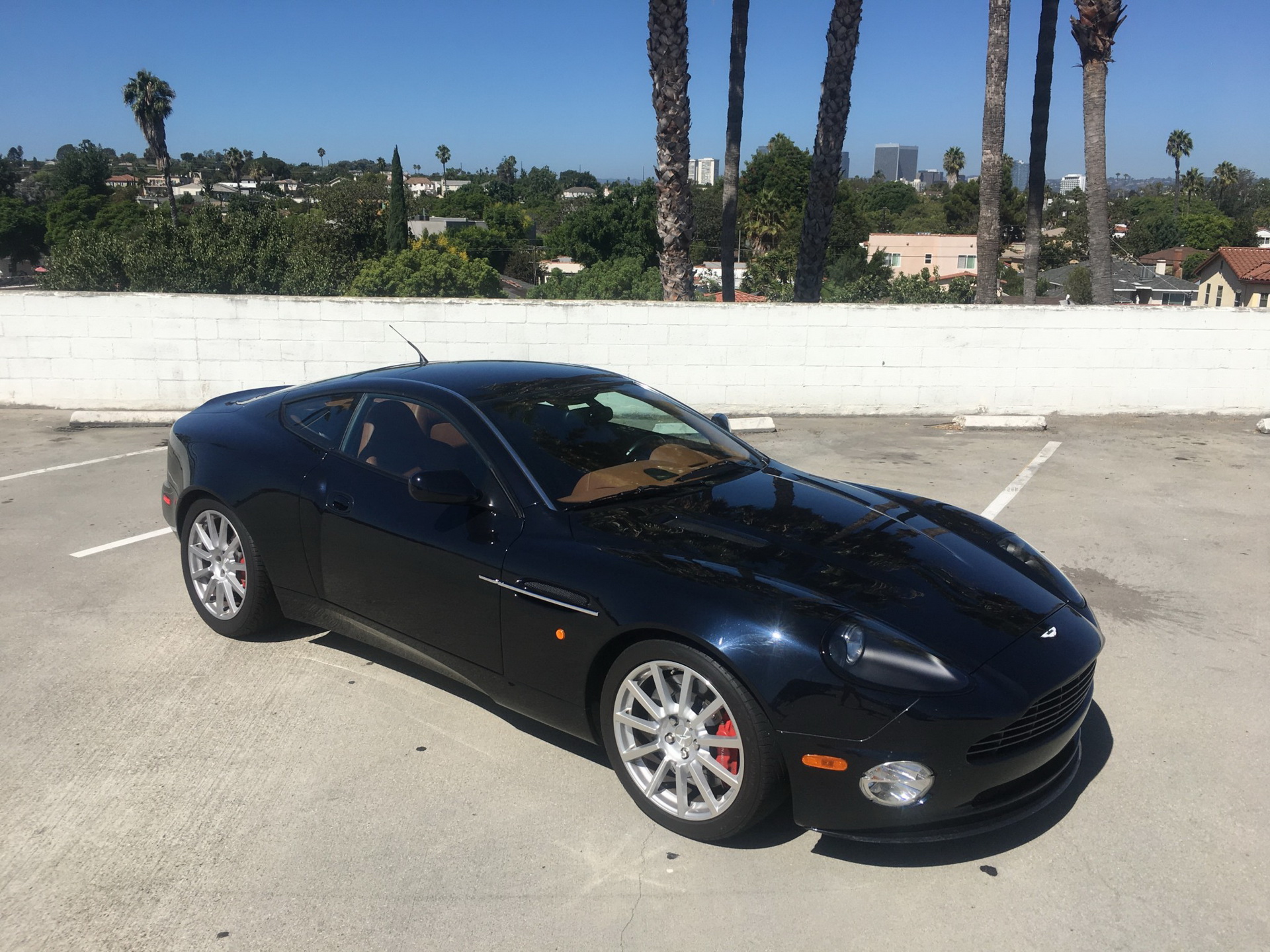 2006 aston martin vanquish s bat auction 32 2006 Aston Martin Vanquish S Rocks BMW Carbon Black Paint