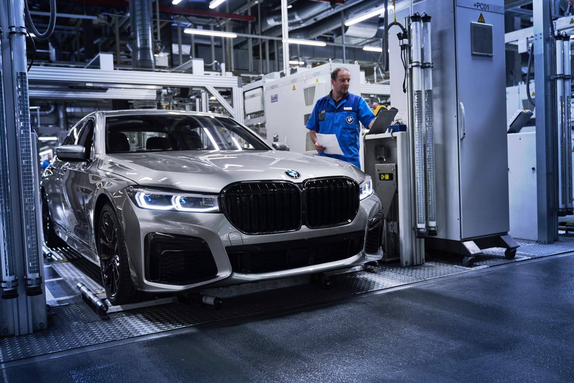 2020 BMW 7 Series production start at Dingolfing plant 7 2020 BMW 7 Series Starts Rolling Off Dingolfing Plant’s Assembly Line