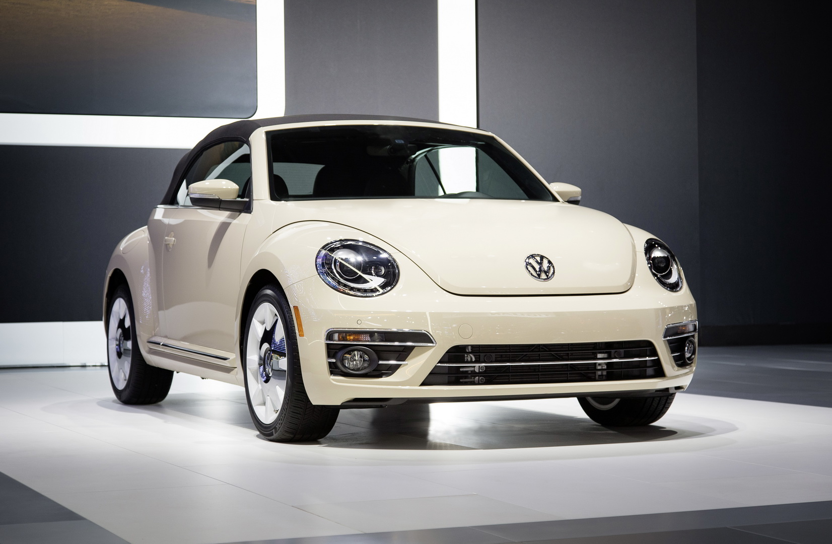 2019 vw beetle final edition 1 Volkswagen Group CEO Says ‘No’ To Electric Beetle