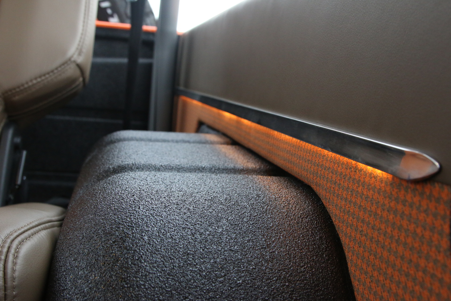 Ford_Bronco_ICON_Old_School_08 Want A Fresh ICON Ford Bronco But Can’t Wait For 2 Years? Here’s Your Chance