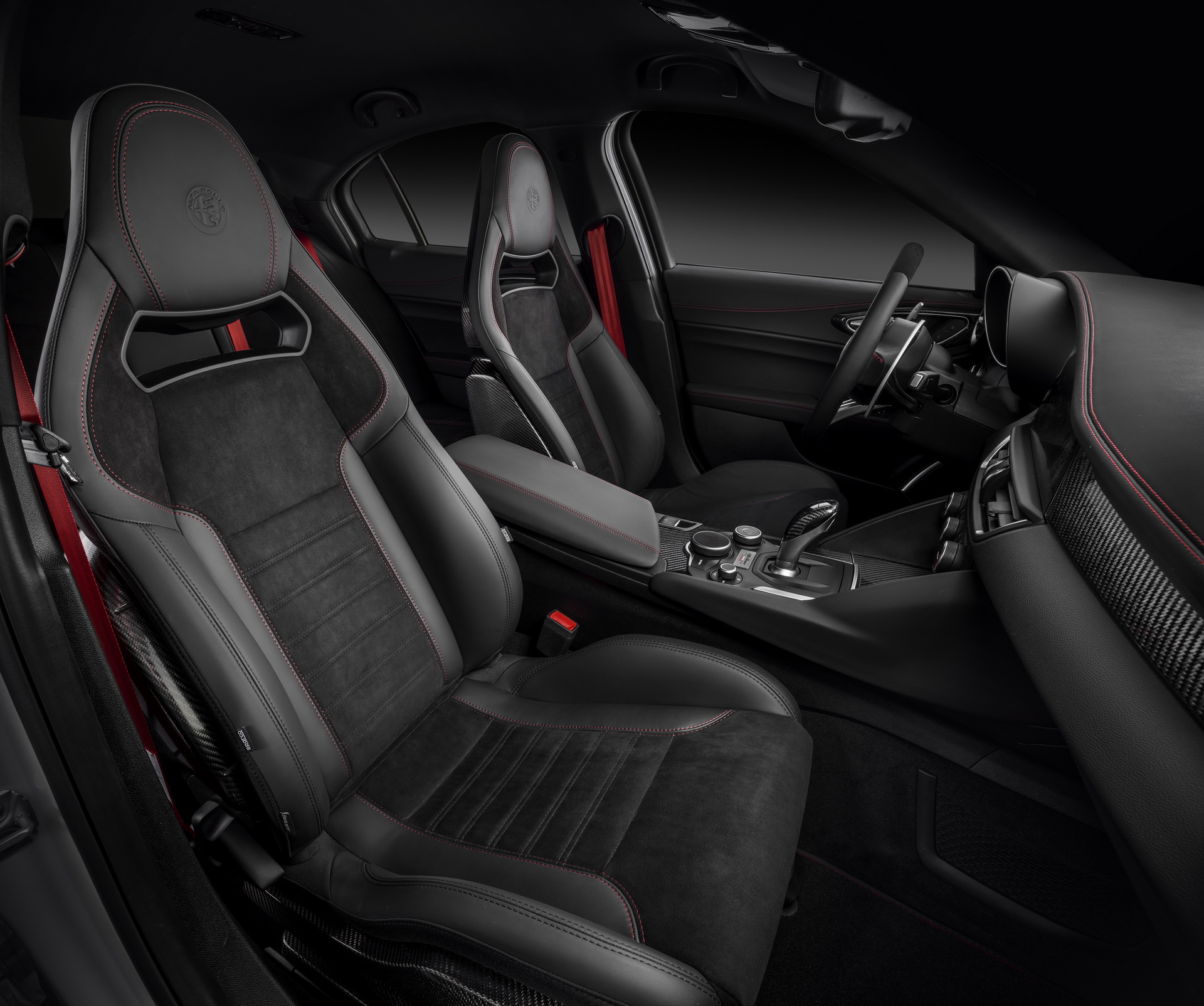 alfa romeo giulia stelvio qv racing 9 Alfa Romeo Giulia And Stelvio QV Racing Editions Reflect Bond With F1