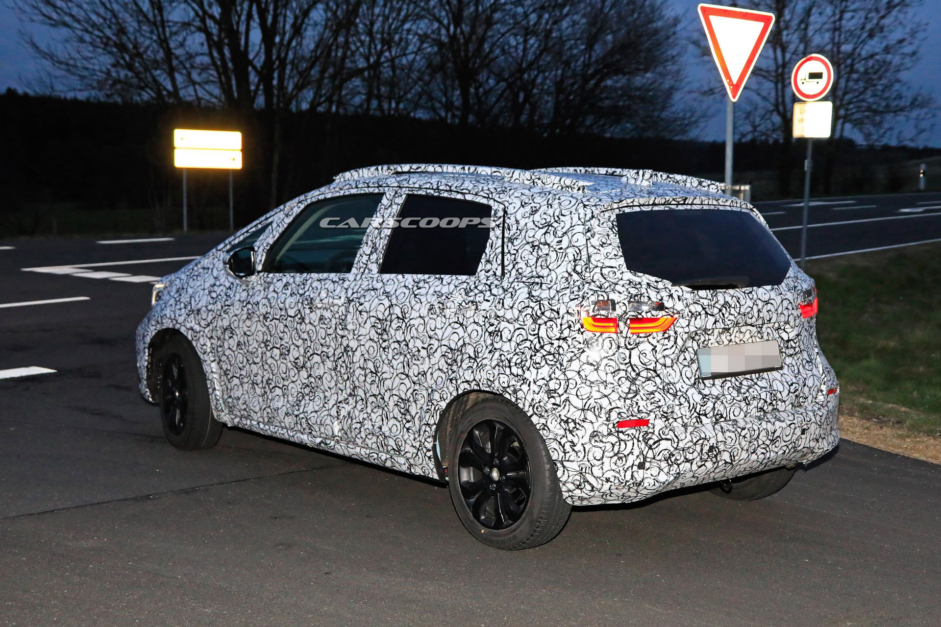 2020-Honda-Fit-7 2020 Honda Fit / Jazz Spied In Standard And Crossover Trims, Shows Off New Interior