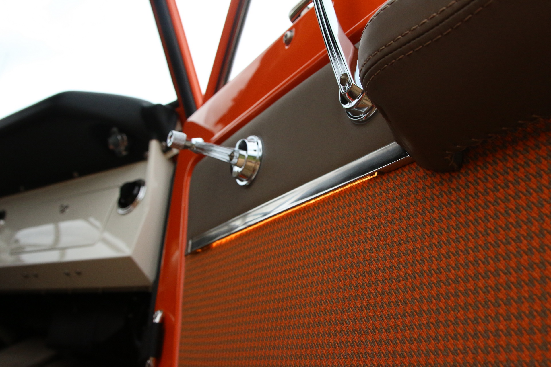 Ford_Bronco_ICON_Old_School_20 Want A Fresh ICON Ford Bronco But Can’t Wait For 2 Years? Here’s Your Chance