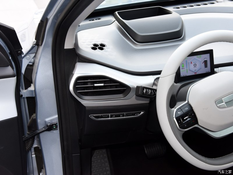 Geely-GE11-12 Geely GE11 Electric Sedan Could Help The Brand Expand In Foreign Markets