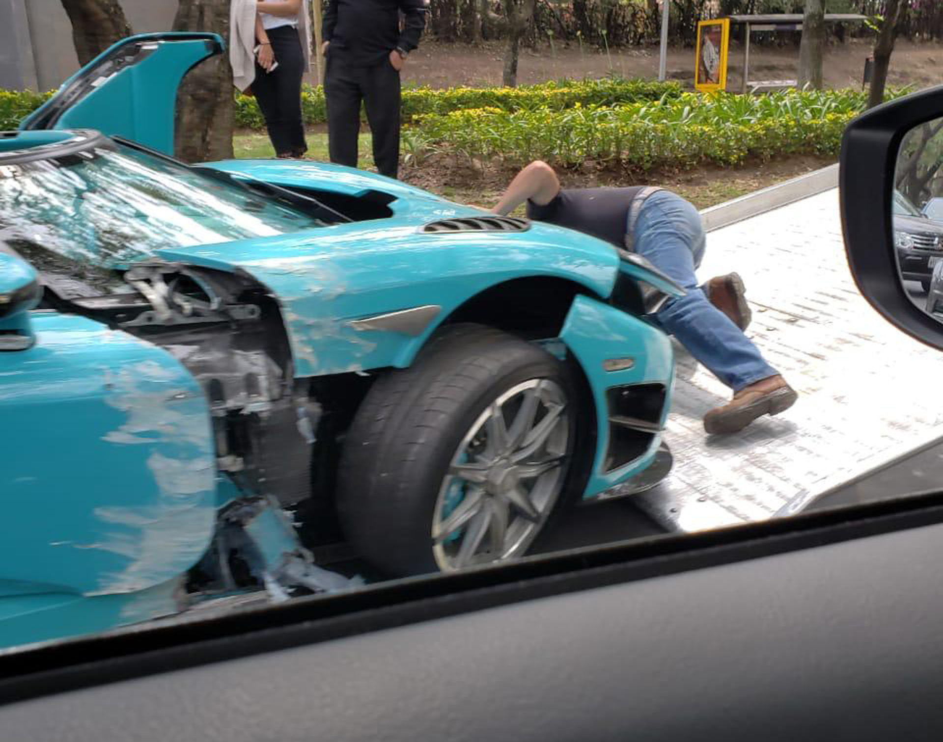 Koenigsegg-CCXR-Crash-1 Ay Caramba! One-Off Turquoise Koenigsegg CCXR Crashes In Mexico