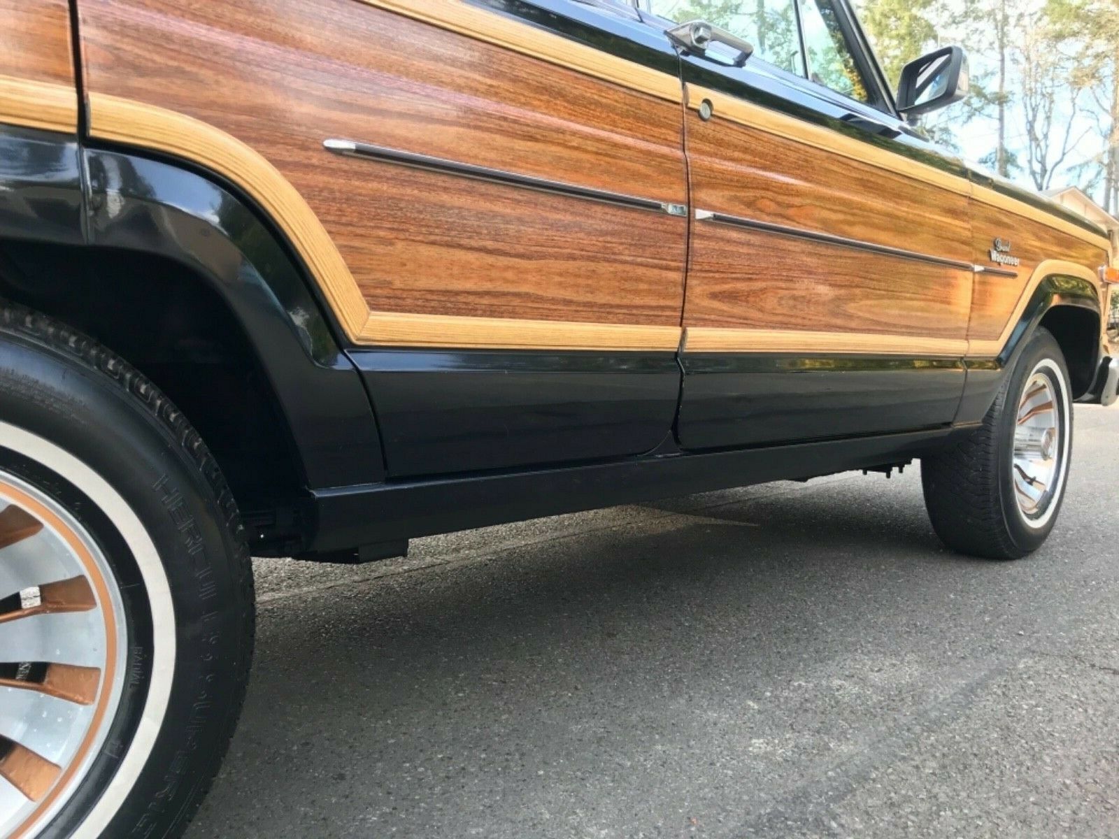 Jeep-Grand-Wagoneer-5 Get Your Wood On With This Barn-Stored 1985 Jeep Grand Wagoneer