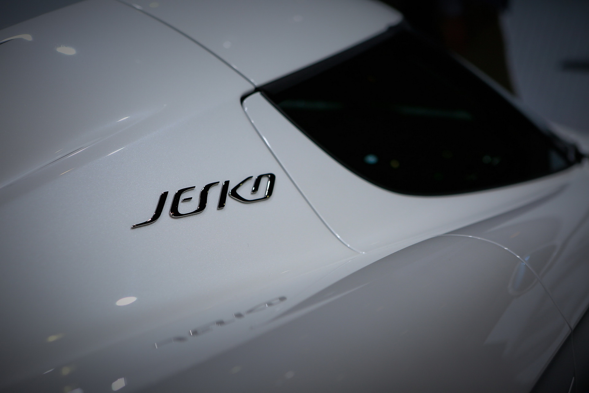 Koenigsegg-Jesko-18 Koenigsegg Stuns The World With New 300MPH Jesko Hypercar