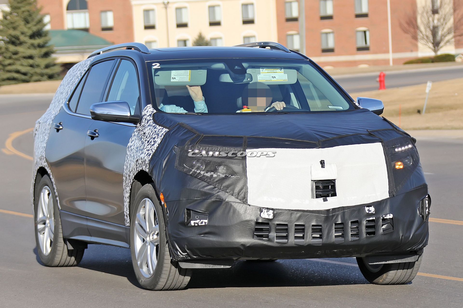 Chevrolet-Equinox-Spy-Shots-19 Facelifted Chevrolet Equinox To Have A Blazer-Inspired Front End