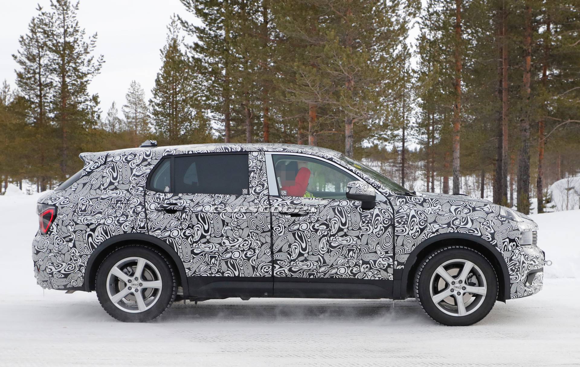 Lynk & Co 01 long version spy shots 7 Lynk & Co Caught Testing Longer Seven-Seat Version Of 01 SUV