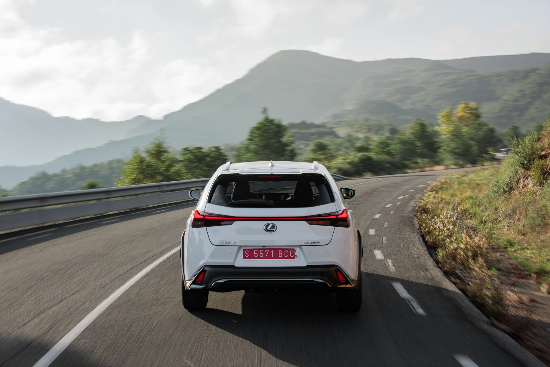 2019-lexus-ux-250h-30 Lexus Details Europe’s UX Subcompact SUV In Massive Gallery