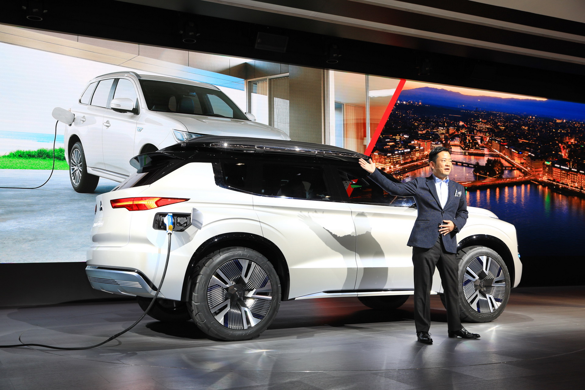 Mitsubishi Englebert Tourer 26 Mitsubishi Engelberg Concept Looks Like An Outlander From The Future (Live Pics)