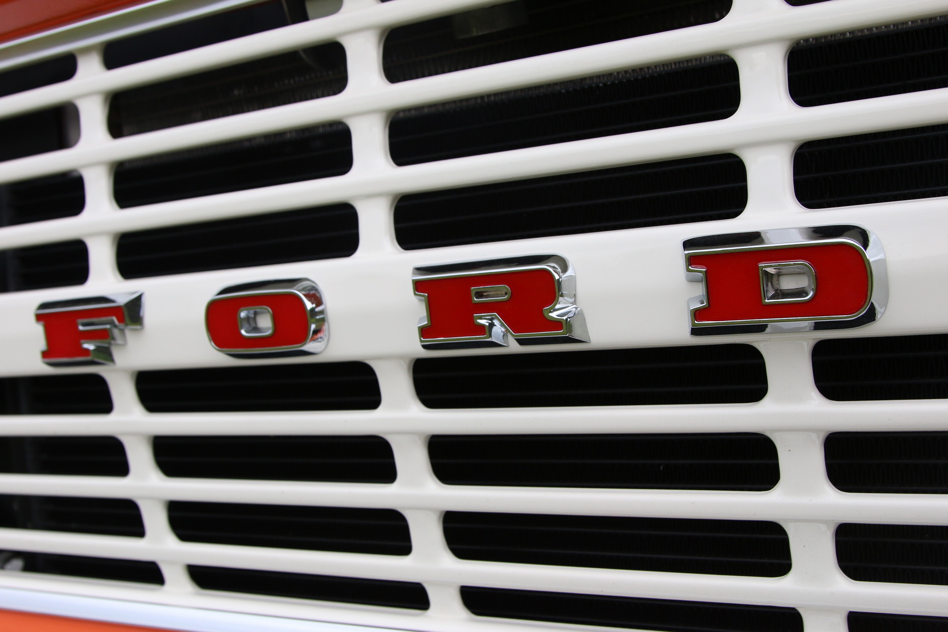 Ford_Bronco_ICON_Old_School_18 Want A Fresh ICON Ford Bronco But Can’t Wait For 2 Years? Here’s Your Chance