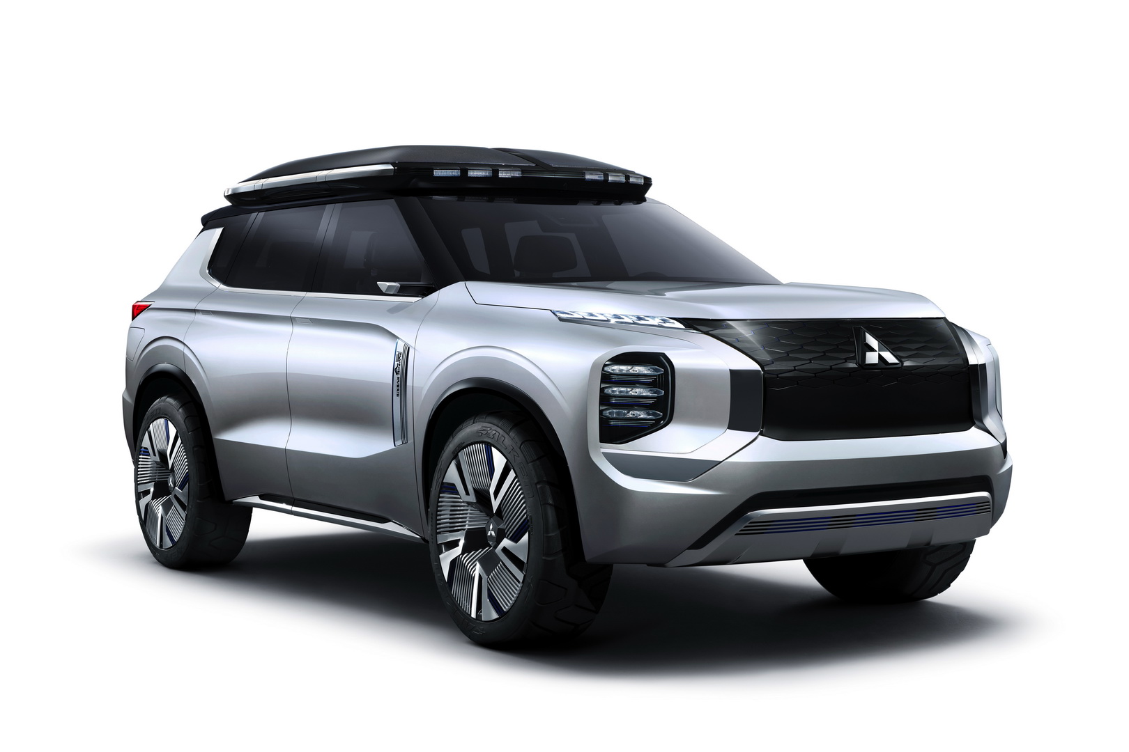 2019 mitsubishi engelberg concept 12 Mitsubishi Engelberg Concept Looks Like An Outlander From The Future (Live Pics)