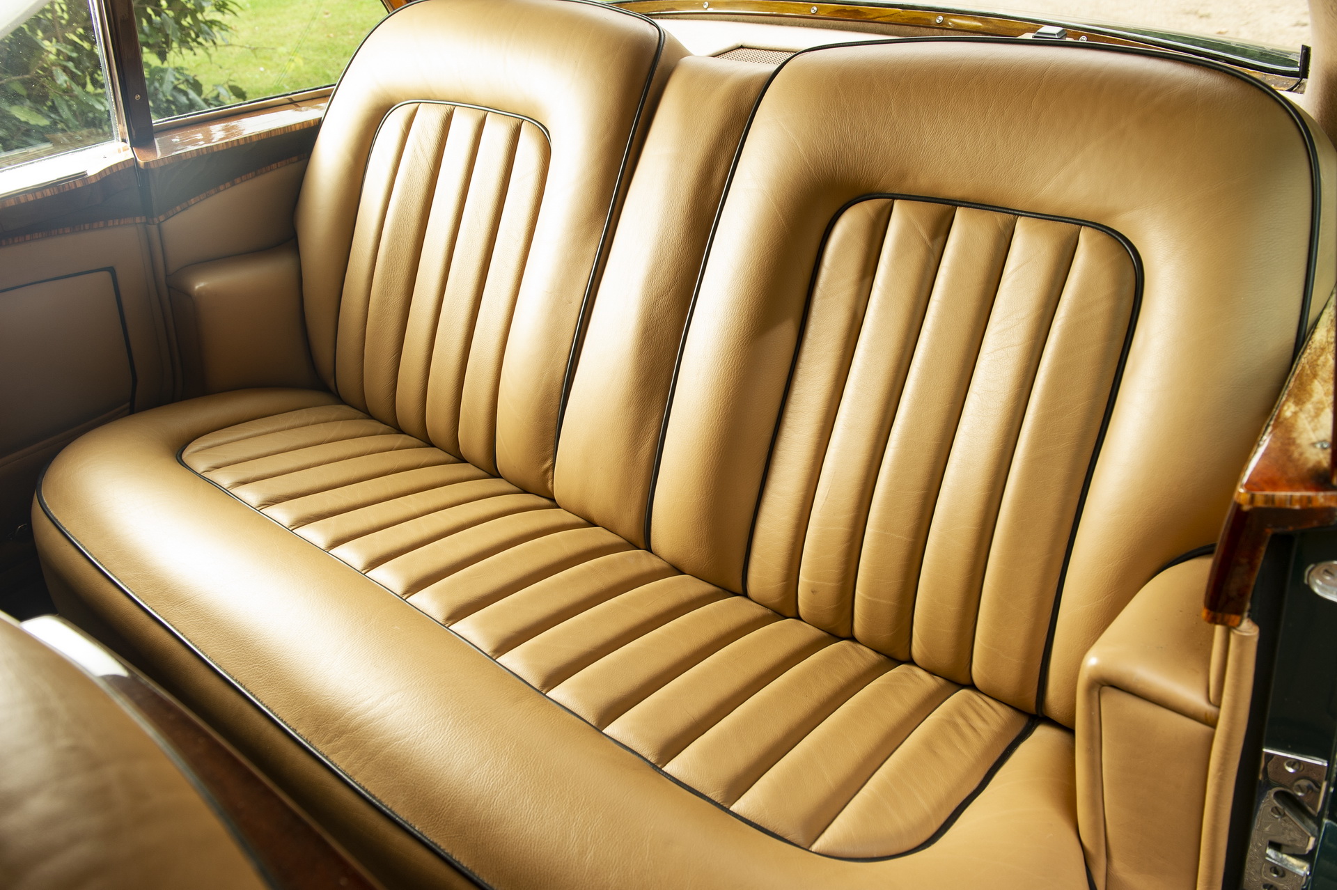 bentley s2 continental flying spur anniversary 6 Bentley’s Iconic S2 Continental Flying Spur Turns 60 Years Old