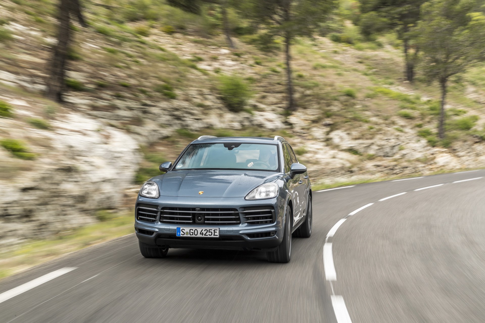 Porsche-Cayenne-Hybrid-02 Porsche Cayenne Turbo S E-Hybrid To Become VW Group’s Most Powerful SUV