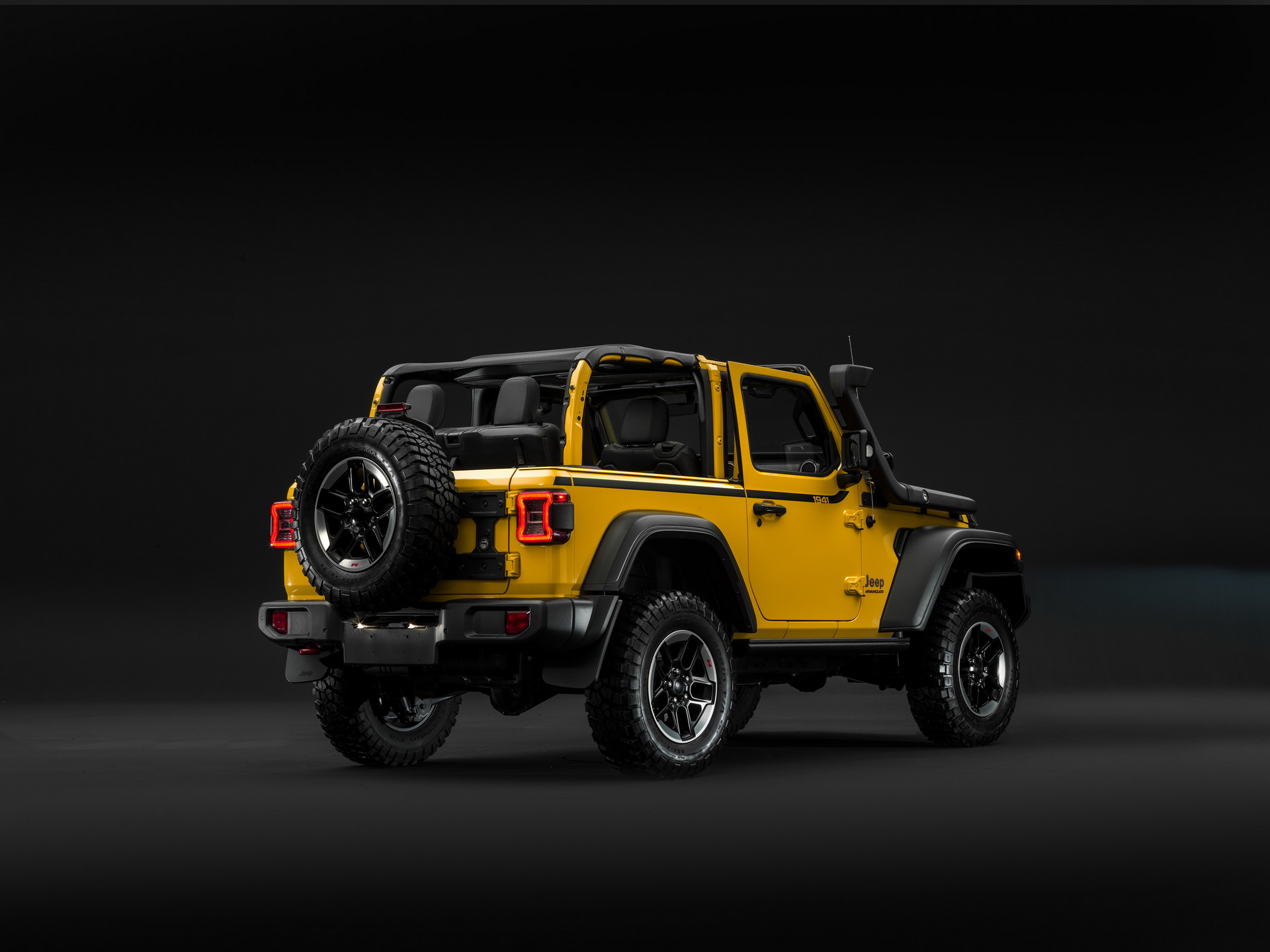 mopar jeep wrangler rubicon 1941 livepics 23 Jeep Wrangler Rubicon 1941 Can (Almost) Be Your Yellow Submarine