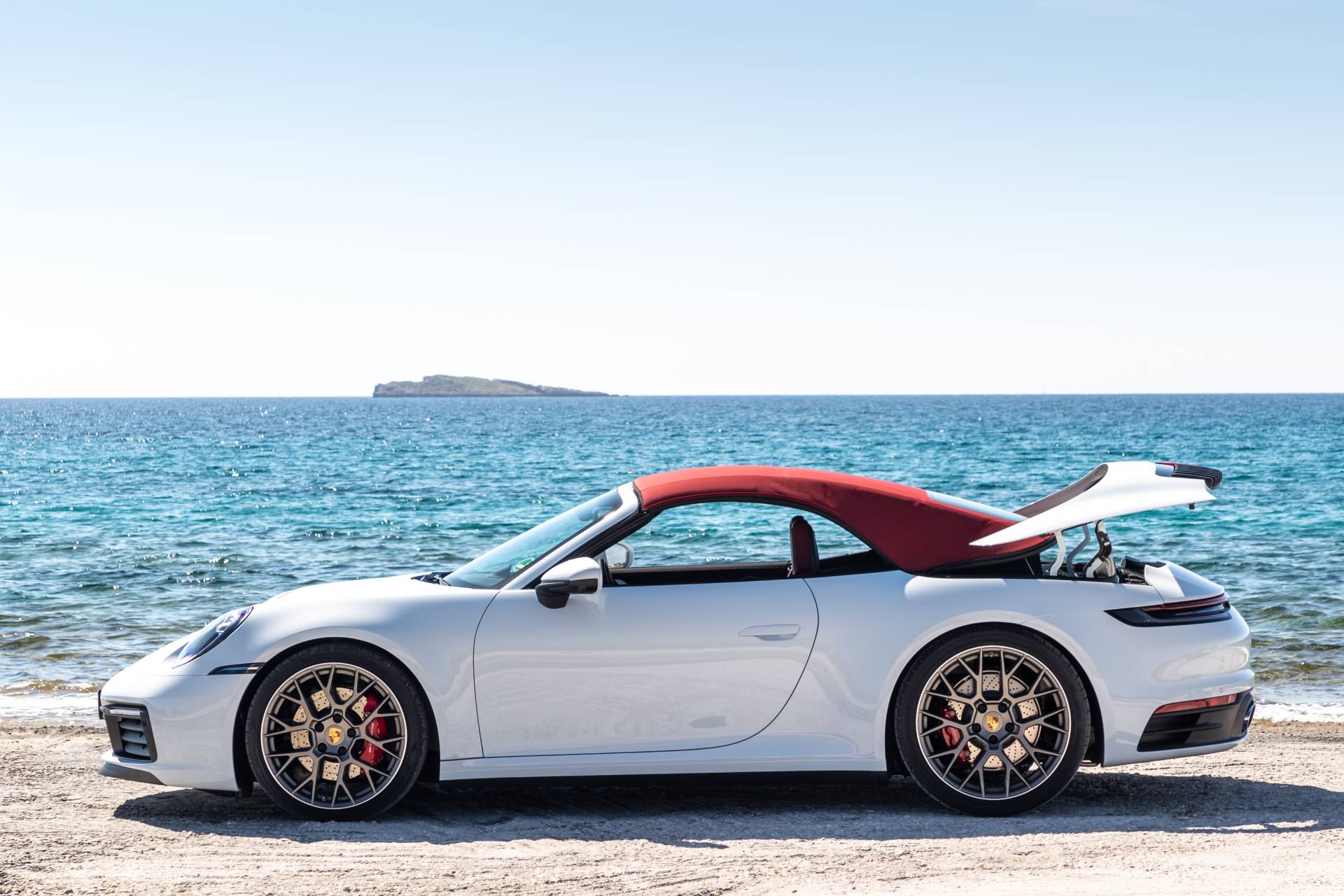 2020 Porsche 911 Cabriolet 6 2020 Porsche 911 Cabriolet’s Soft Top Brings Coupe-Like Looks And Comfort