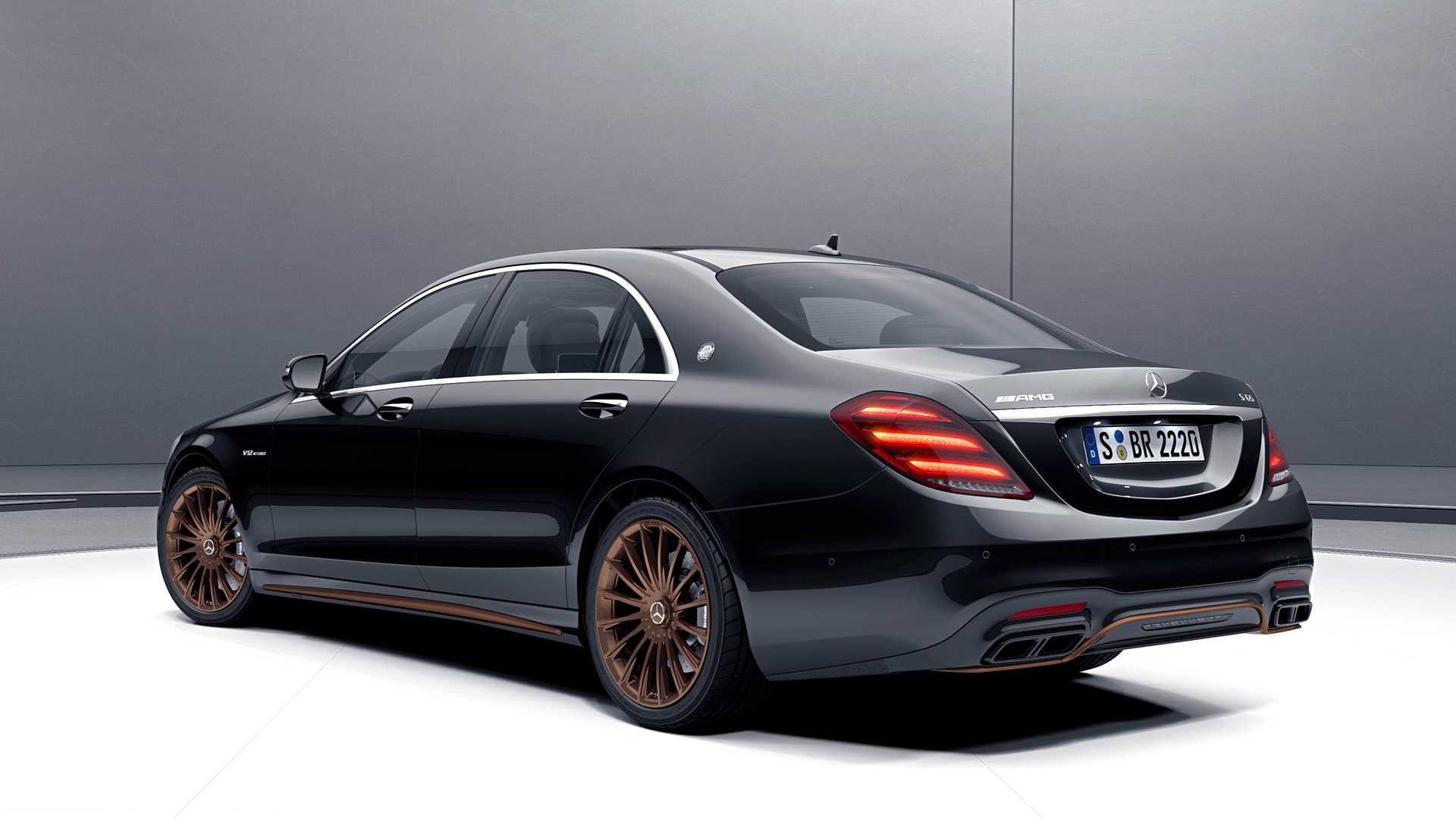 mercedes-amg s65 final edition geneva livepics 18 Mercedes-AMG S65 Final Edition Proves That Black And Bronze Looks Good