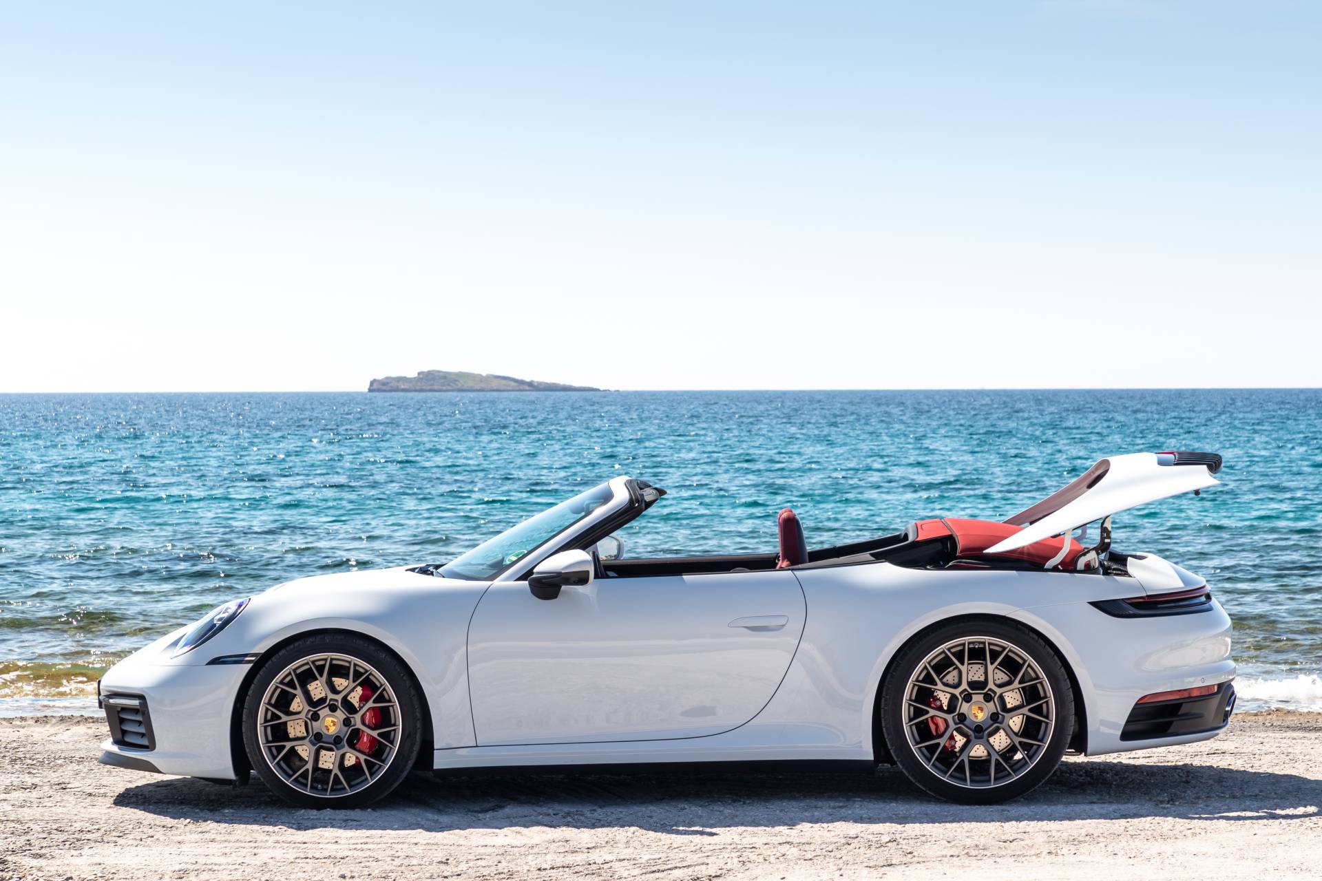2020 Porsche 911 Cabriolet 4 2020 Porsche 911 Cabriolet’s Soft Top Brings Coupe-Like Looks And Comfort