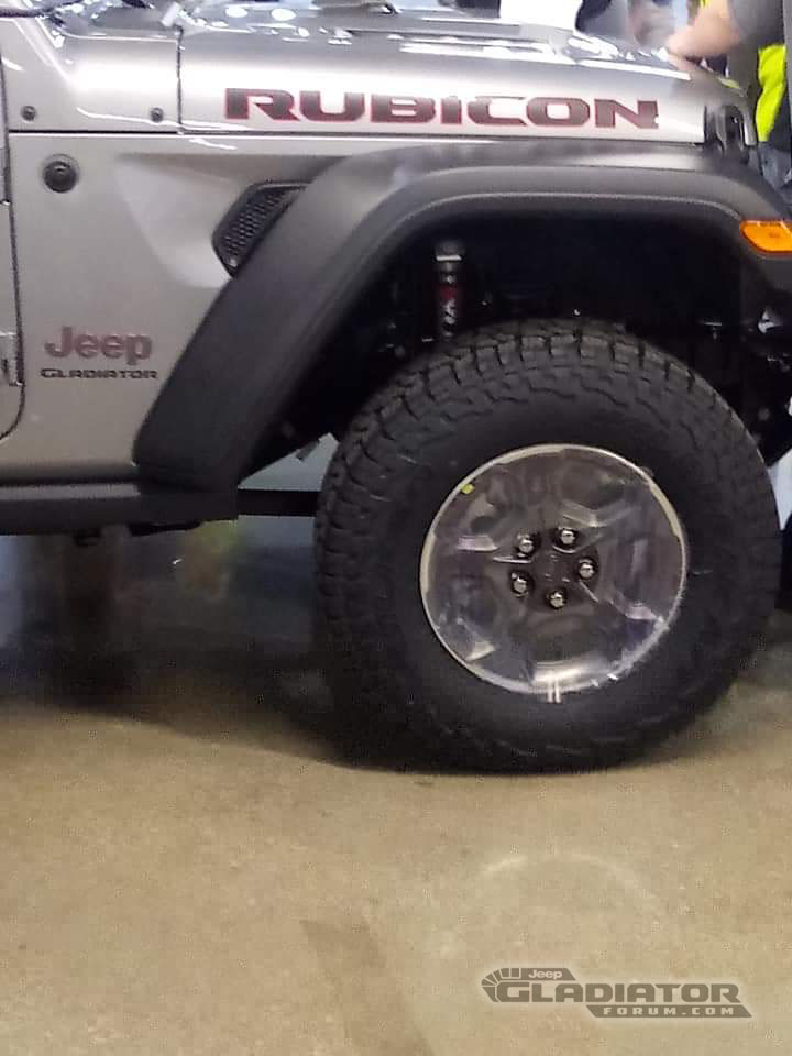 Jeep-Gladiator-Production-3 Jeep Gladiator Rolls Off The Production Line At FCA’s Toledo Plant