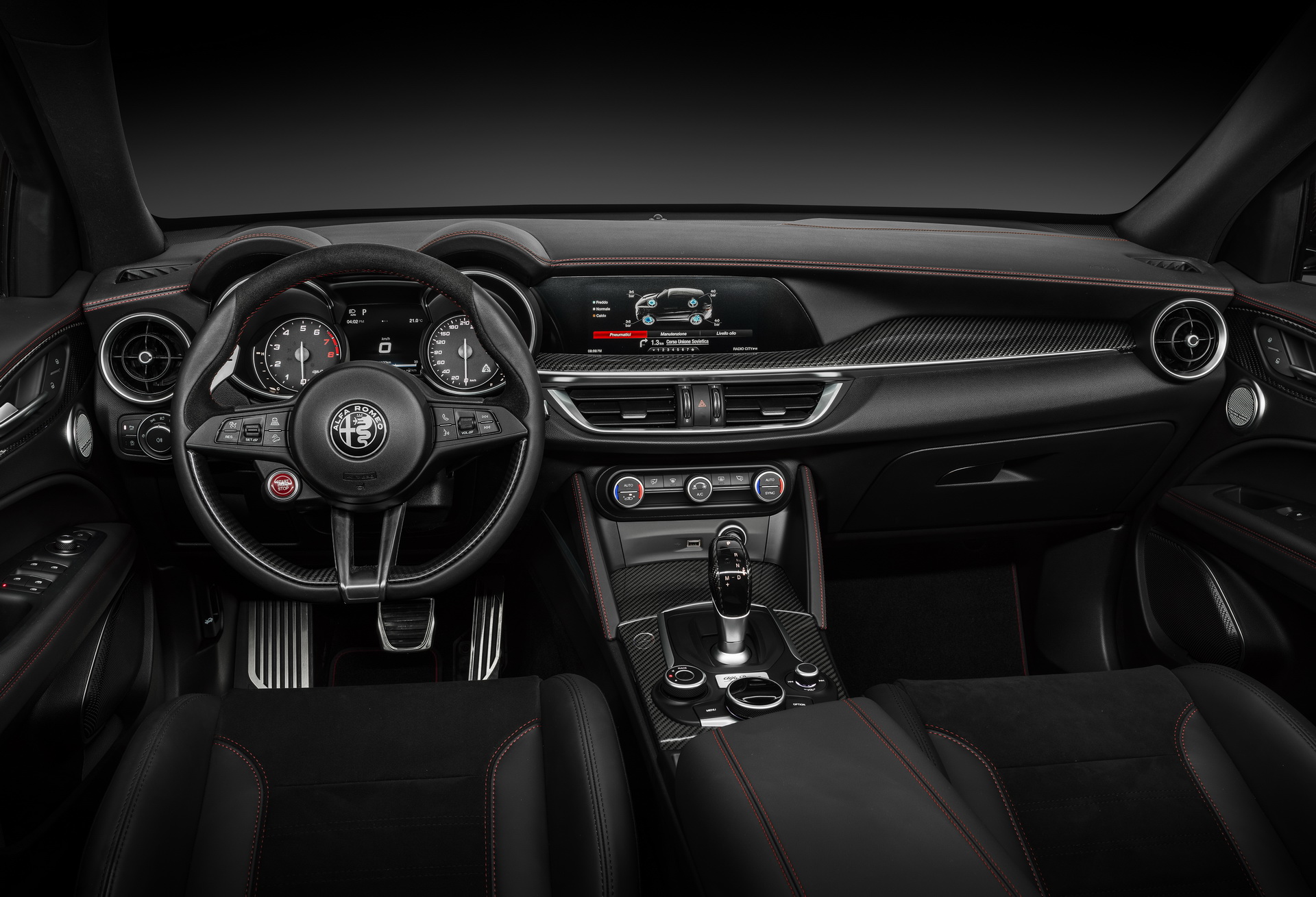 alfa romeo giulia stelvio qv racing 38 Alfa Romeo Giulia And Stelvio QV Racing Editions Reflect Bond With F1