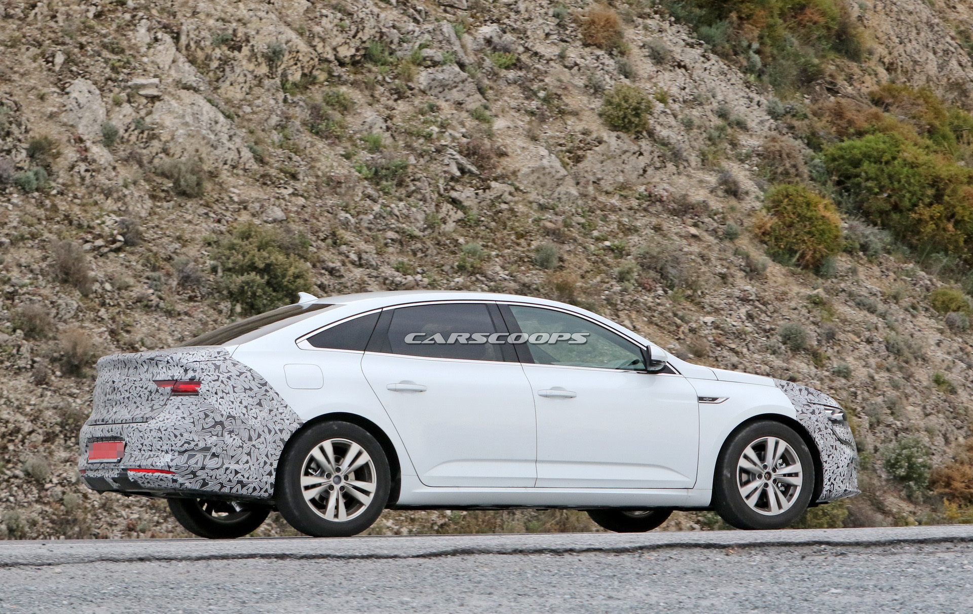 renault talisman facelift spy shots 6 2020 Renault Talisman Getting A Mild Mid-Life Makeover