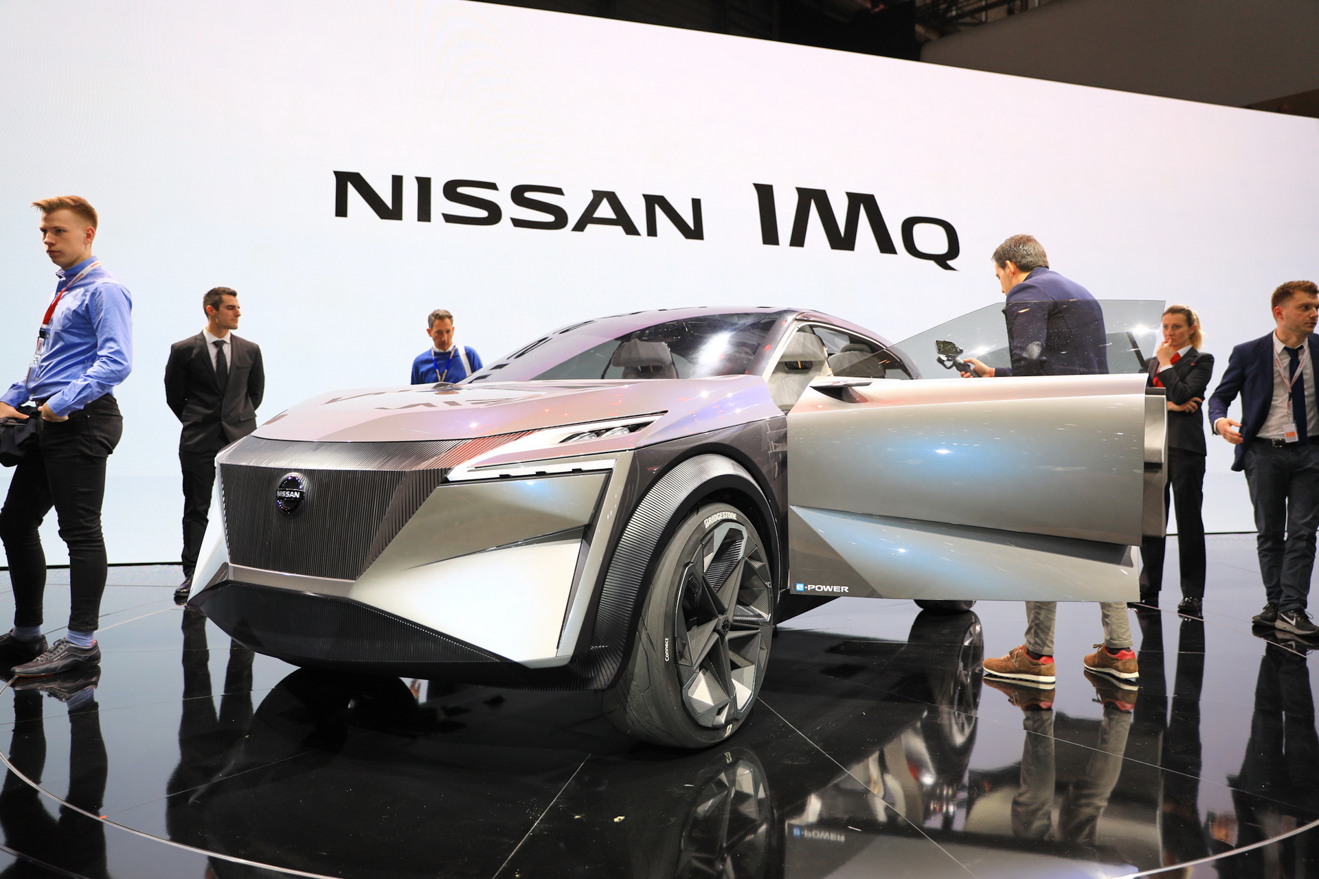 nissan unveils imq concept geneva 6 Nissan IMQ Concept Gives Us A Glimpse Of Its Future Crossovers