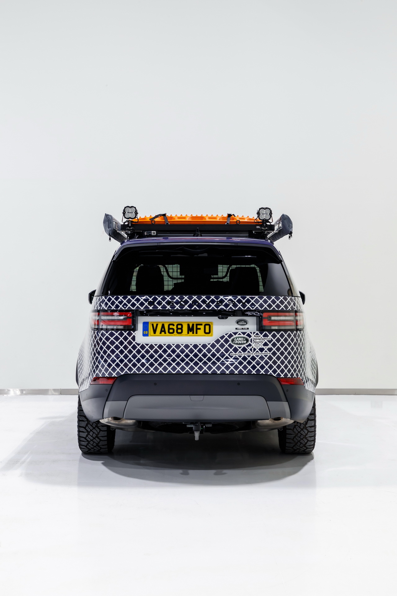 land rover discovery mobile malaria project 8 SVO-Kitted Land Rover Discovery Embarks On Humanitarian Expedition