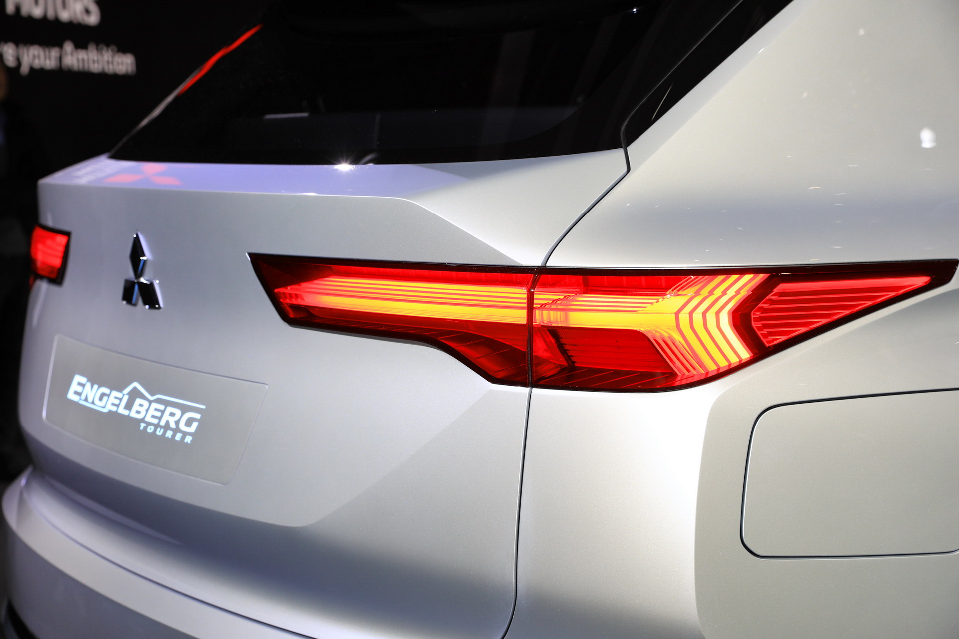 Mitsubishi Englebert Tourer 36 Mitsubishi Engelberg Concept Looks Like An Outlander From The Future (Live Pics)