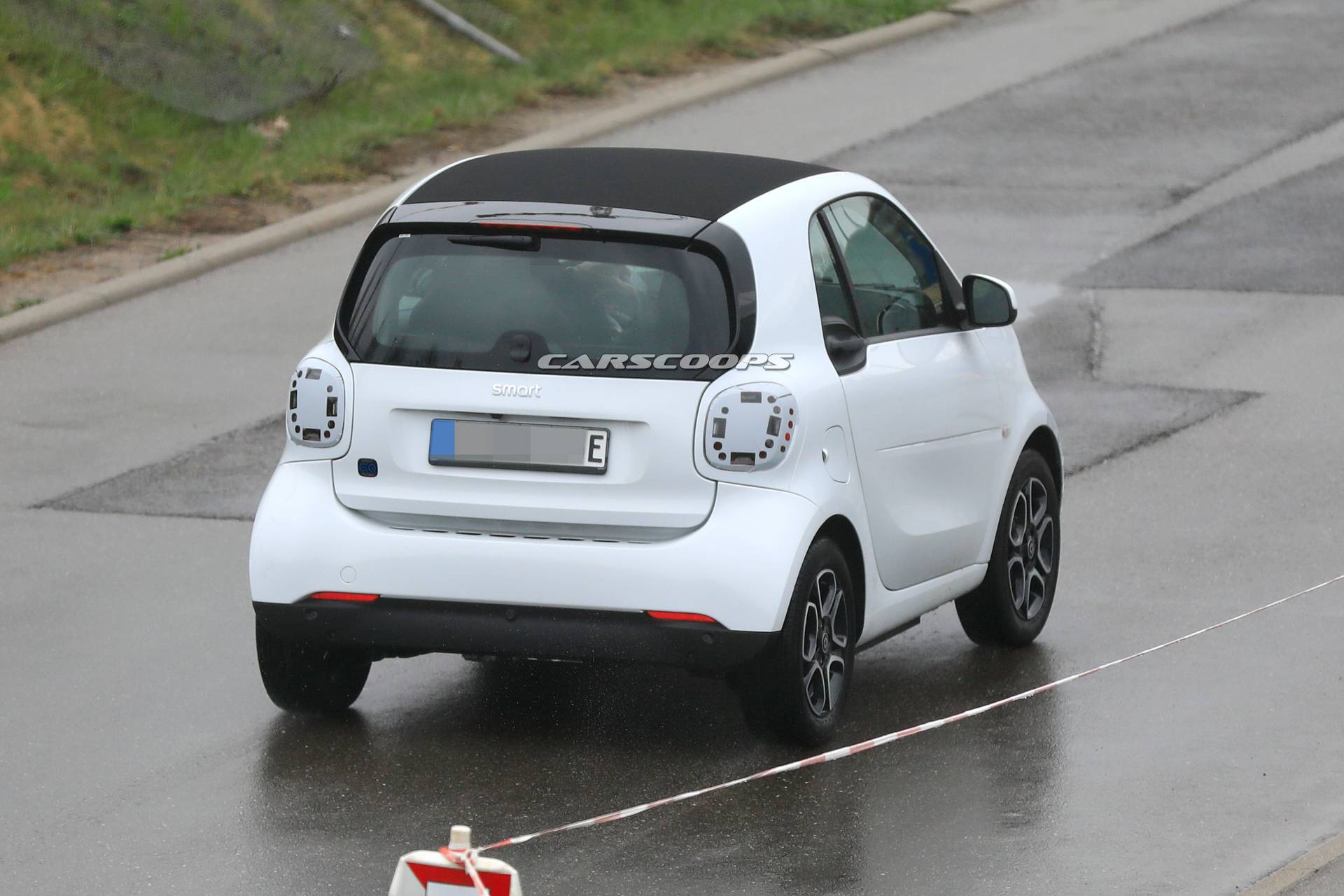 2020 Smart EQ Fortwo facelift spy shots 12 2020 Smart EQ Fortwo Getting A Facelift Before Geely-Engineered Models Arrive