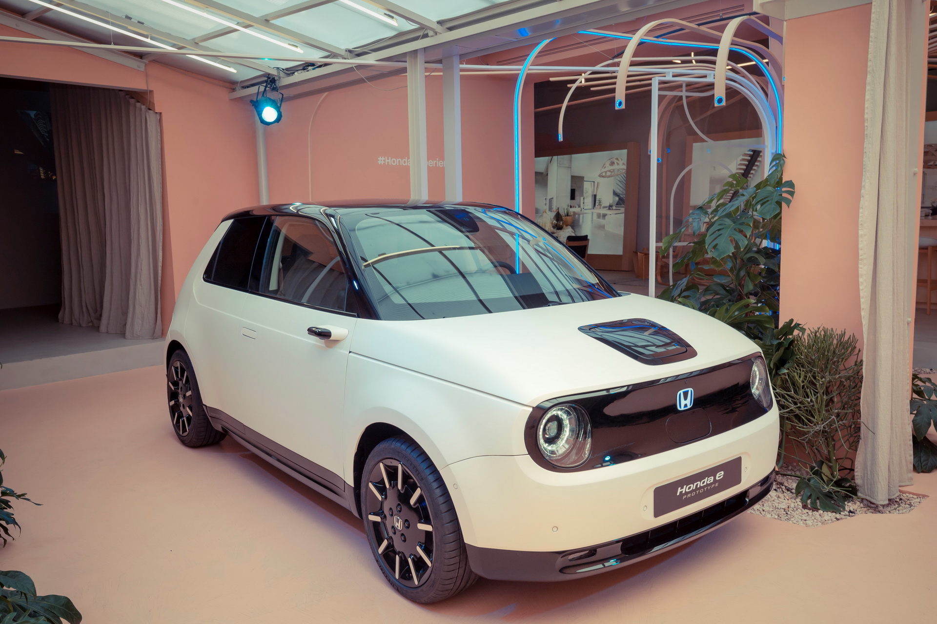 honda brings connected lifestyle to milan 5 Honda’s e Prototype Brings “Connected Lifestyle” To Milan Fashion Week