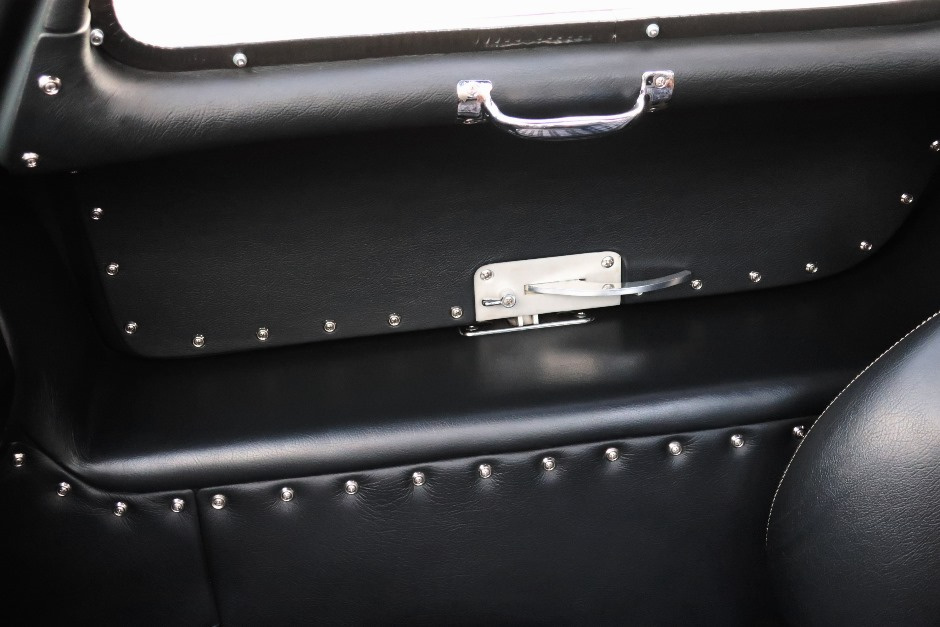 Mercedes-300SL-Replica-8 Mercedes-Benz 300SL Gullwing Is Actually A $222K, SLK-Based Replica