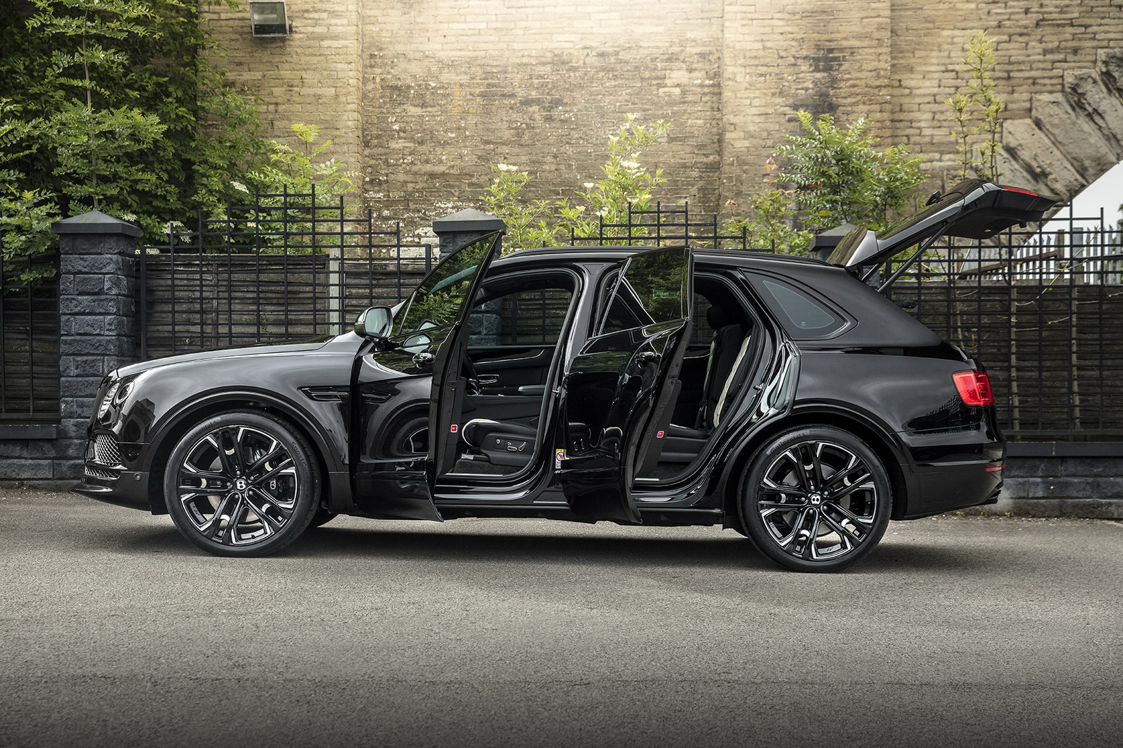 bentley bentayga tuning kahn centenary edition 6 Kahn Is The New Black: Bentley Bentayga Centenary Edition Is Almost Tame