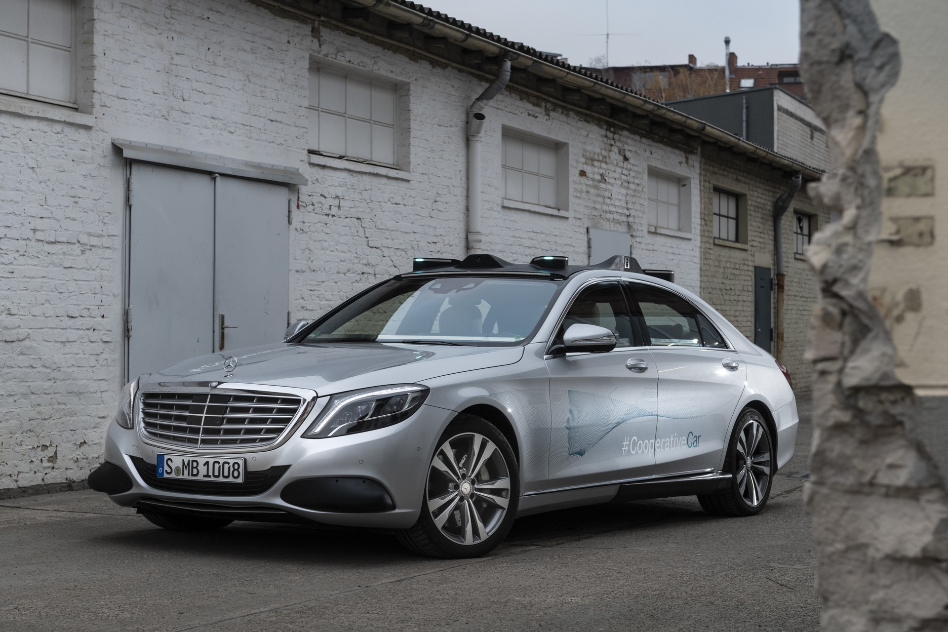 daimler ceo touches on boeing probe 1 Daimler CEO Says Boeing Safety Probe Is Indicative Of Challenges Awaiting Autonomous Cars