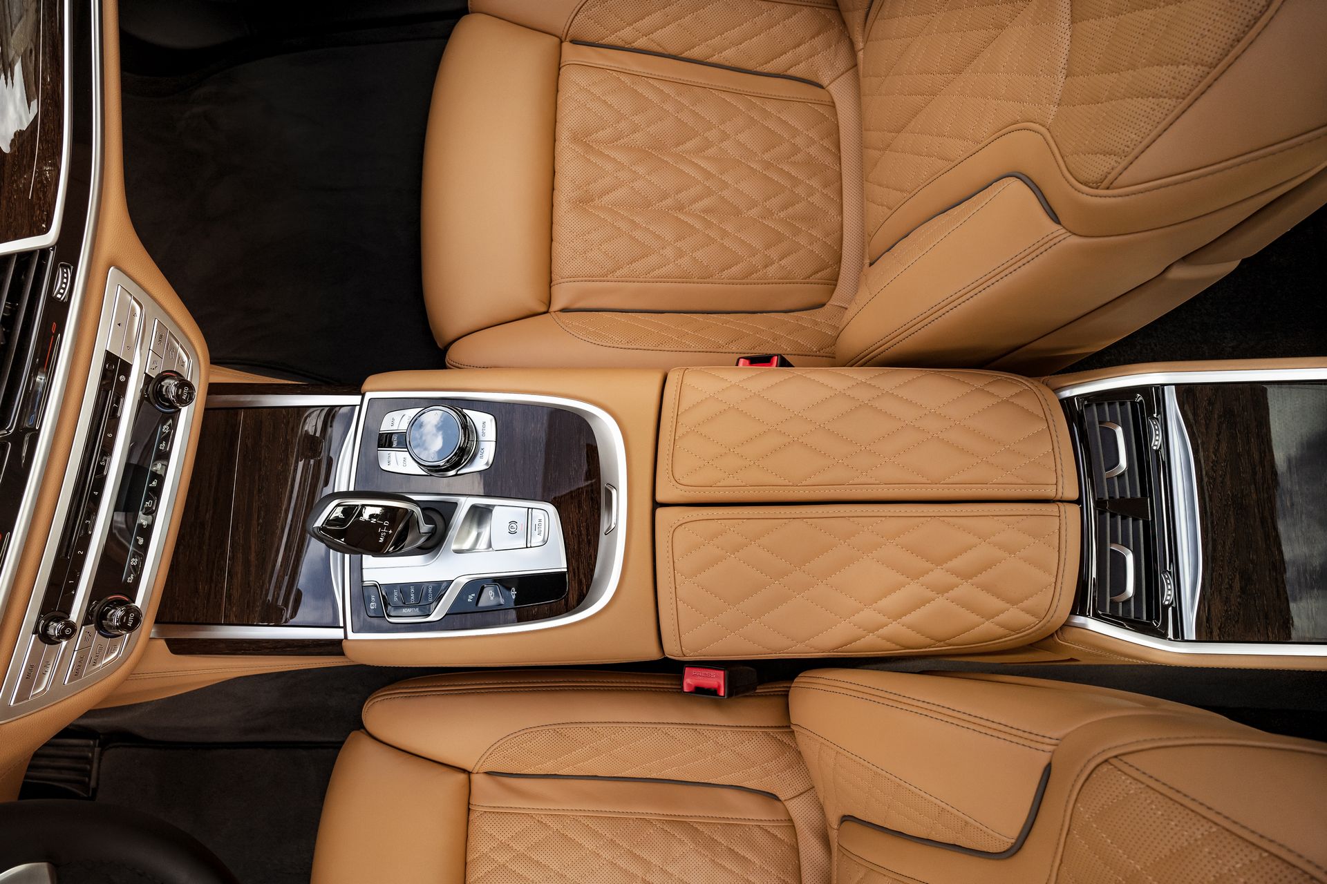 BMW-7-Series-164 BMW Throws 171 Images Of The 7-Series Hoping We’ll Get Used To Its New Face